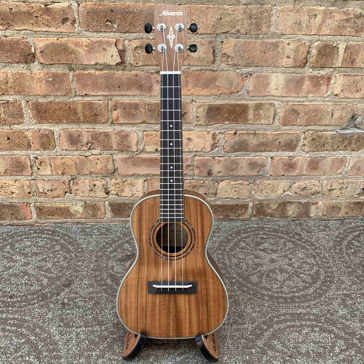 Alvarez Regent Concert Ukulele Pack w/Tuner and Gig bag Acacia