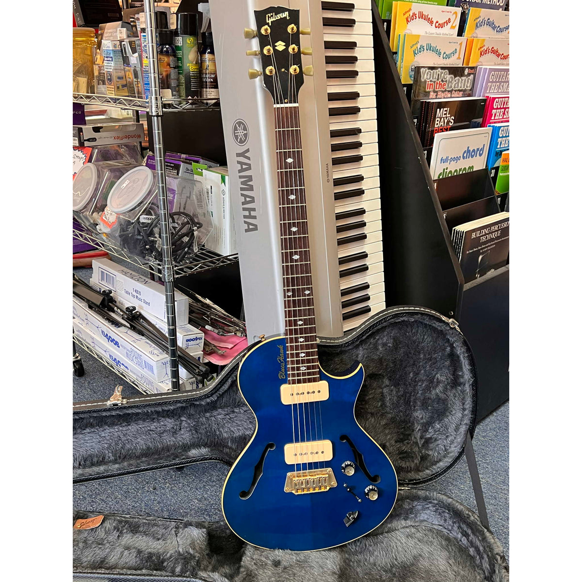 Gibson Blueshawk Electric Guitar Blue 2001 Very Good w/HSC