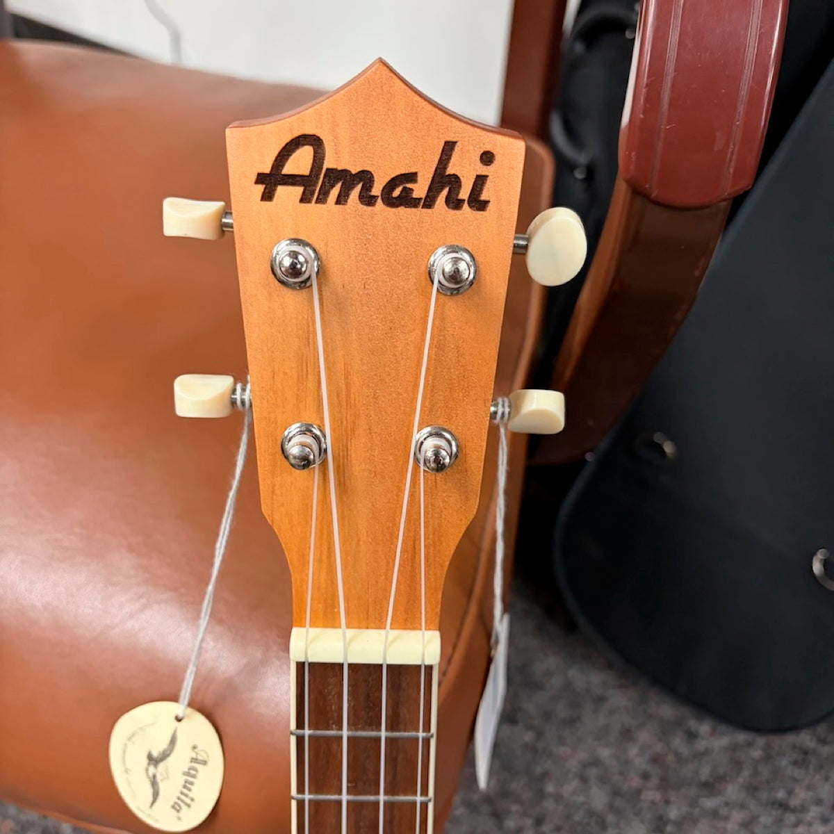 Amahi UKT-2 Tenor Ukulele Spruce w/bag