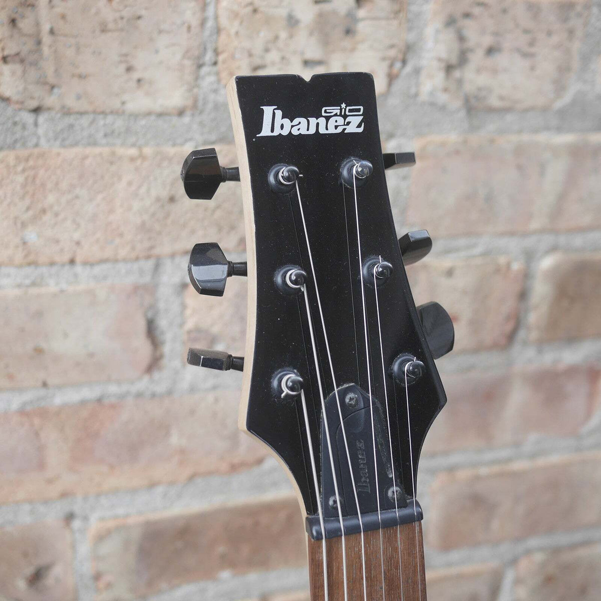 Ibanez GIO Double Cutaway Electric Guitar Black used