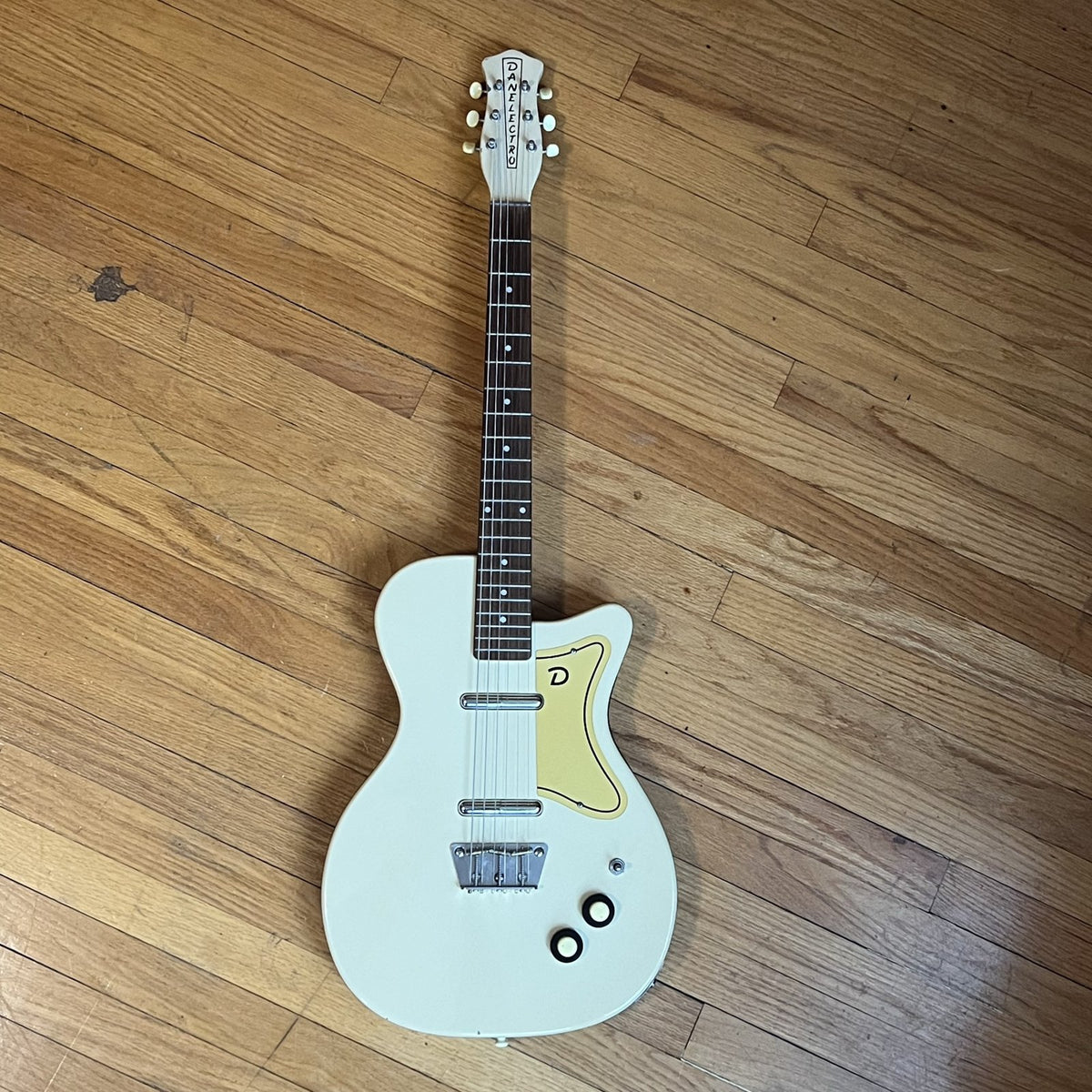 Danelectro 56 U2 Reissue Singlecut Solid Body Electric Guitar cream color used 1990s