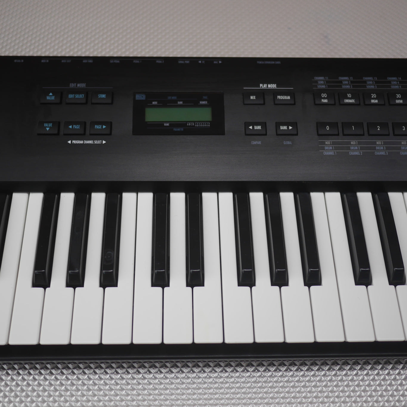 Alesis QS7 DIgital Synthesizer Keyboard 1999