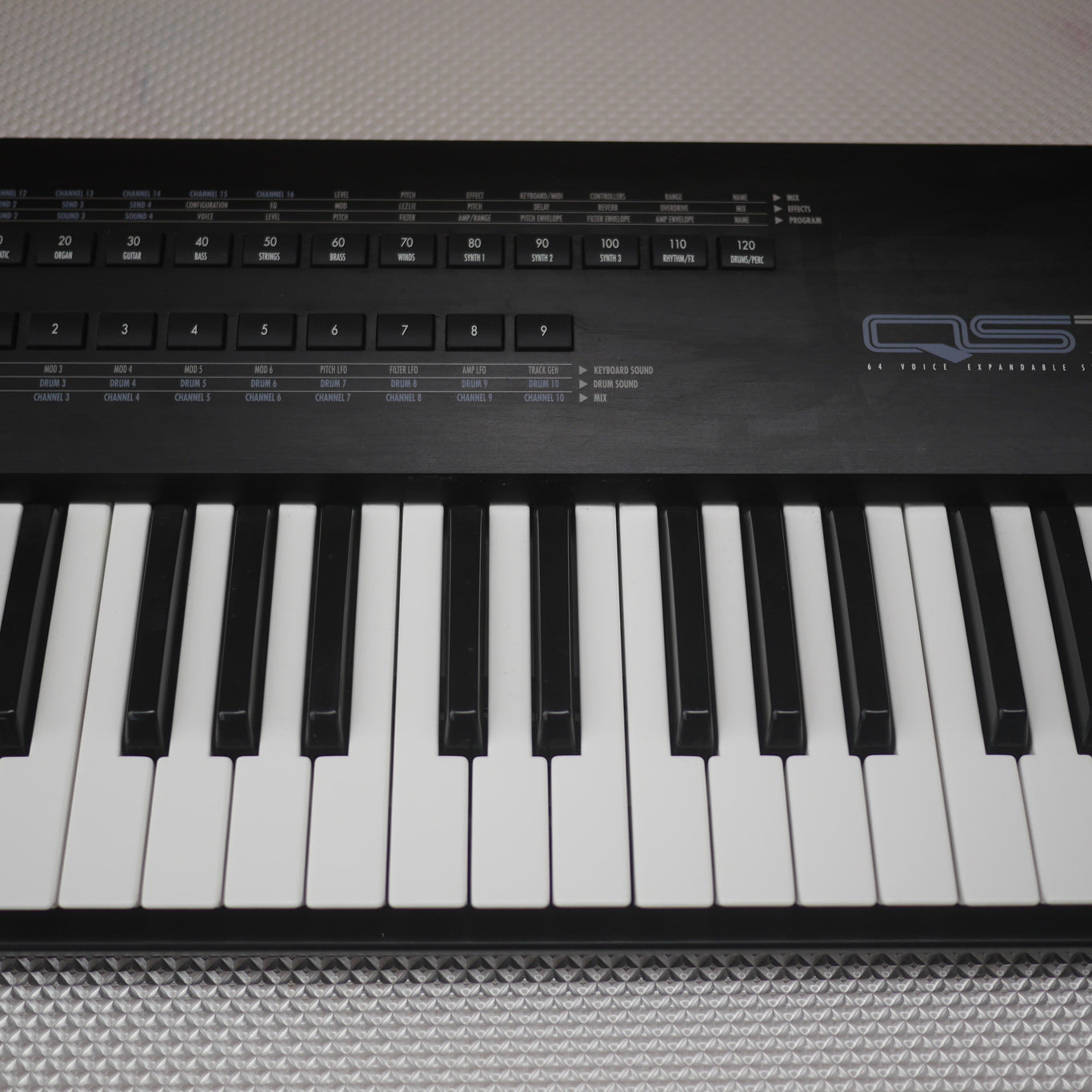 Alesis QS7 DIgital Synthesizer Keyboard 1999