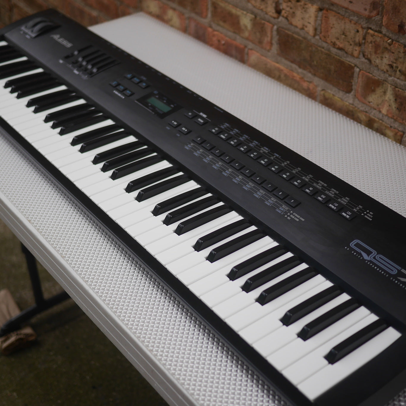 Alesis QS7 DIgital Synthesizer Keyboard 1999