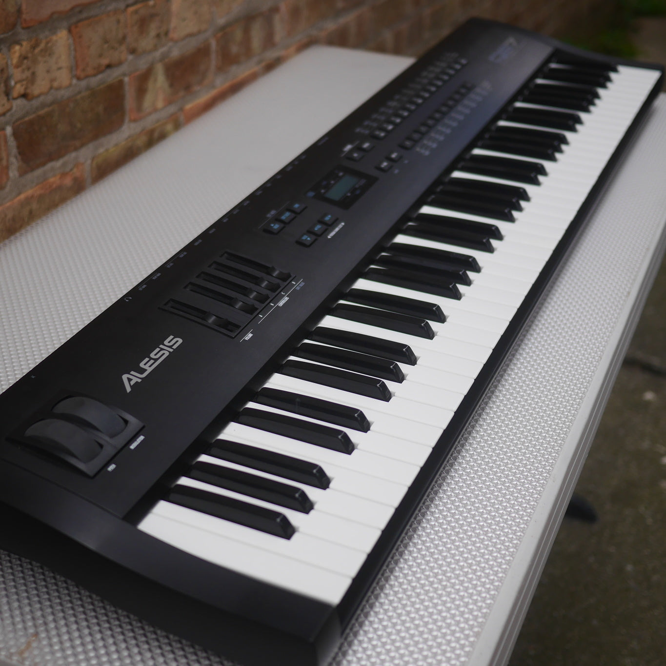 Alesis QS7 DIgital Synthesizer Keyboard 1999