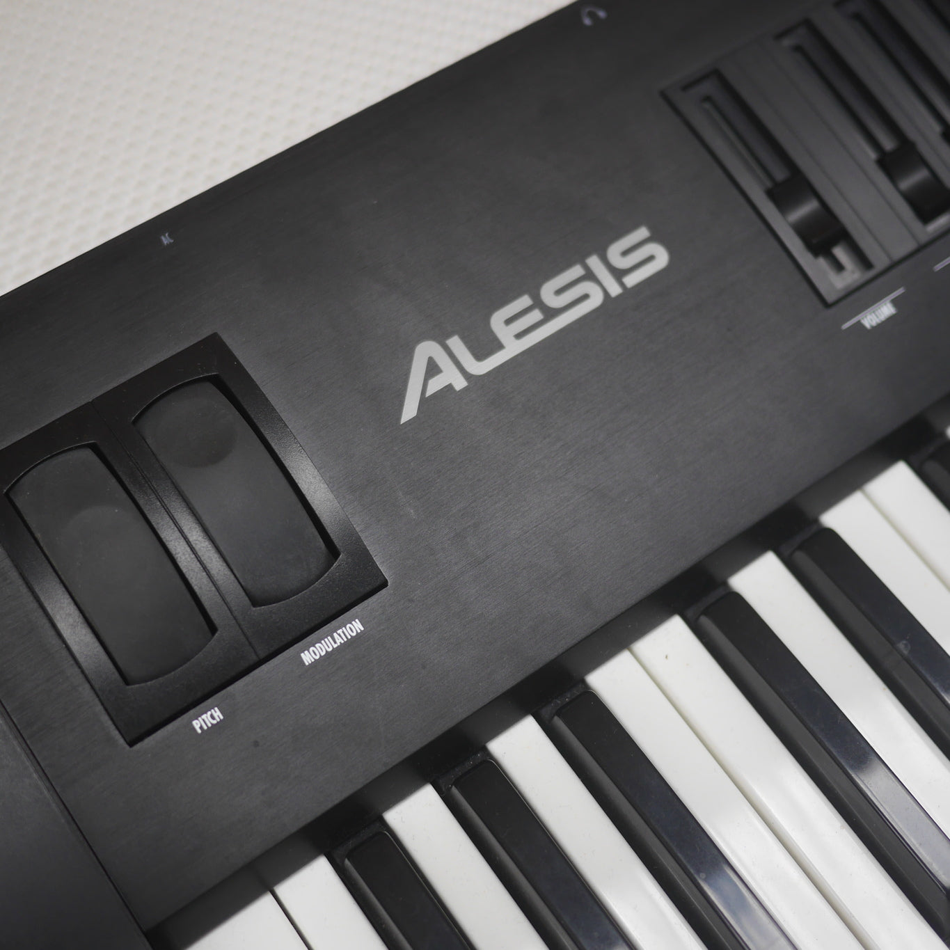 Alesis QS7 DIgital Synthesizer Keyboard 1999