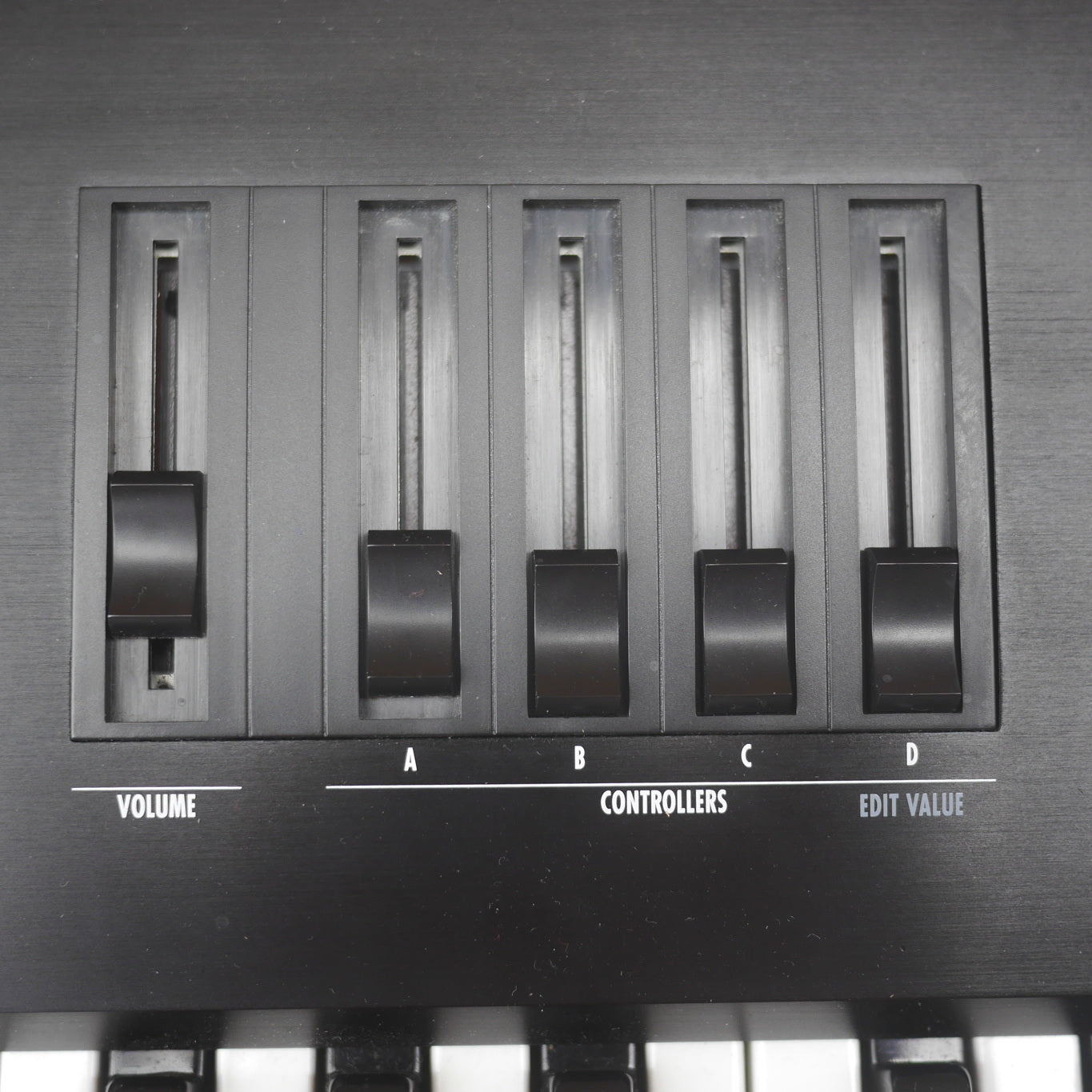 Alesis QS7 DIgital Synthesizer Keyboard 1999