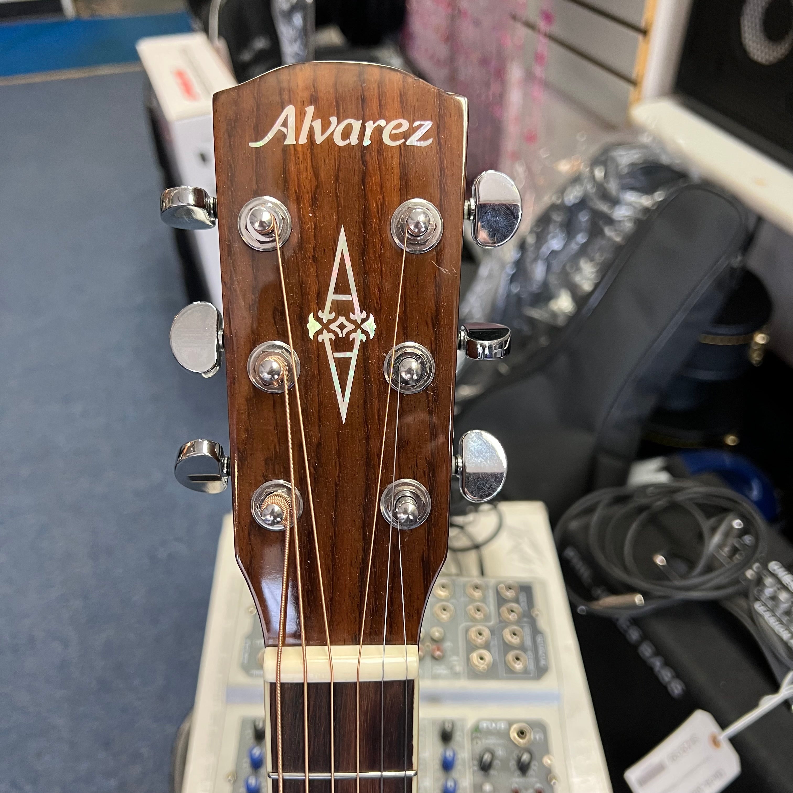 Alvarez AF70 Acoustic Guitar Folk Natural w/pickup (used)