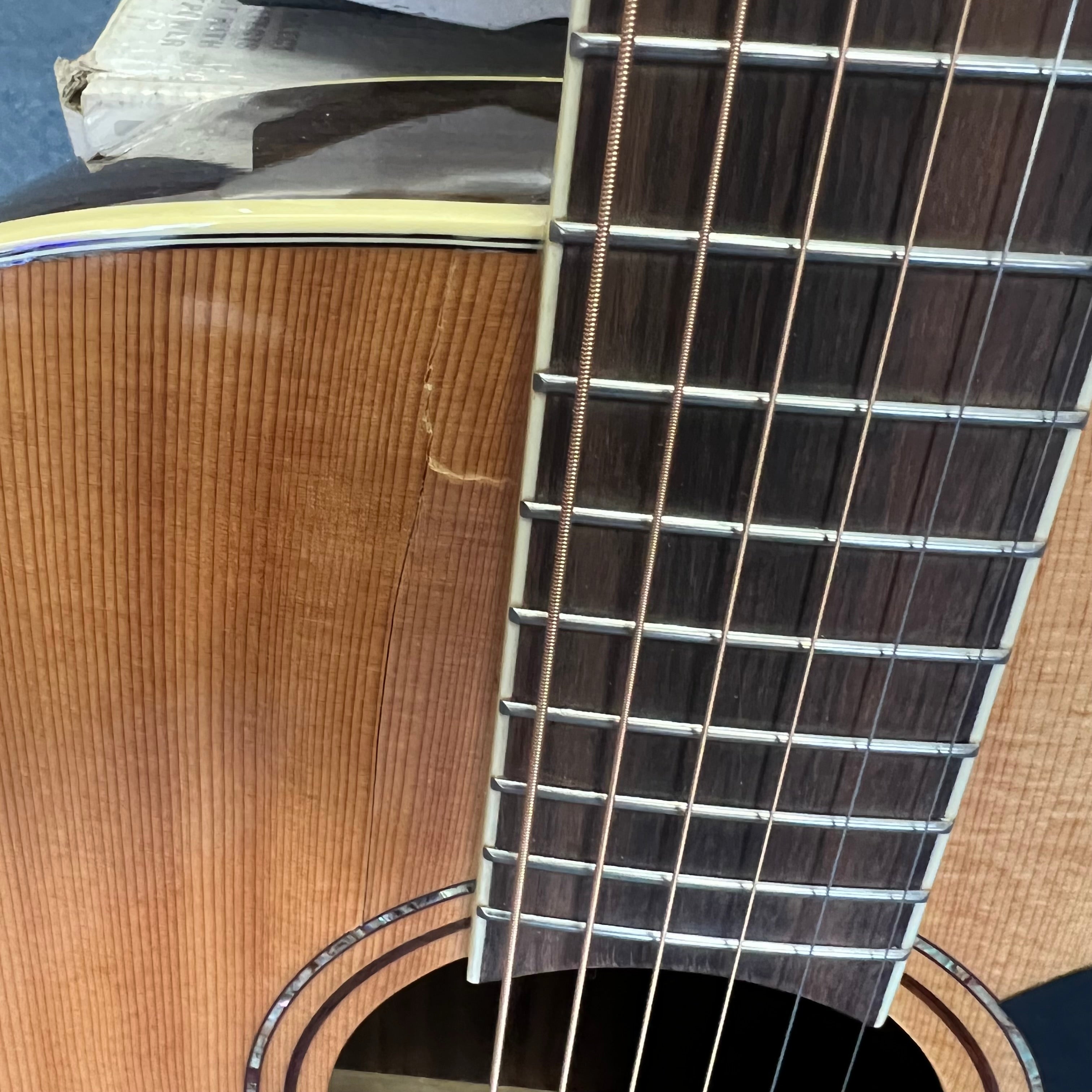 Alvarez AF70 Acoustic Guitar Folk Natural w/pickup (used)