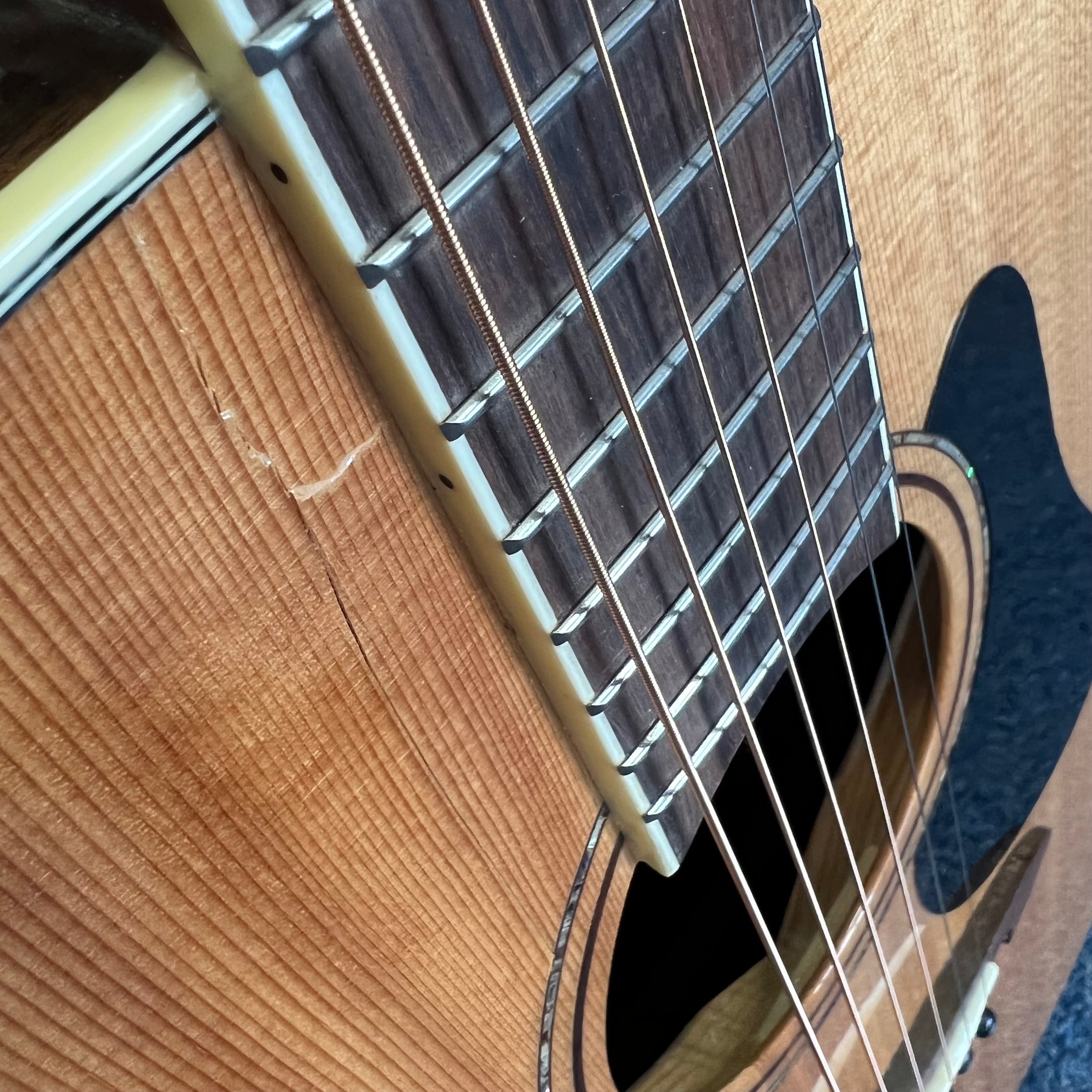 Alvarez AF70 Acoustic Guitar Folk Natural w/pickup (used)