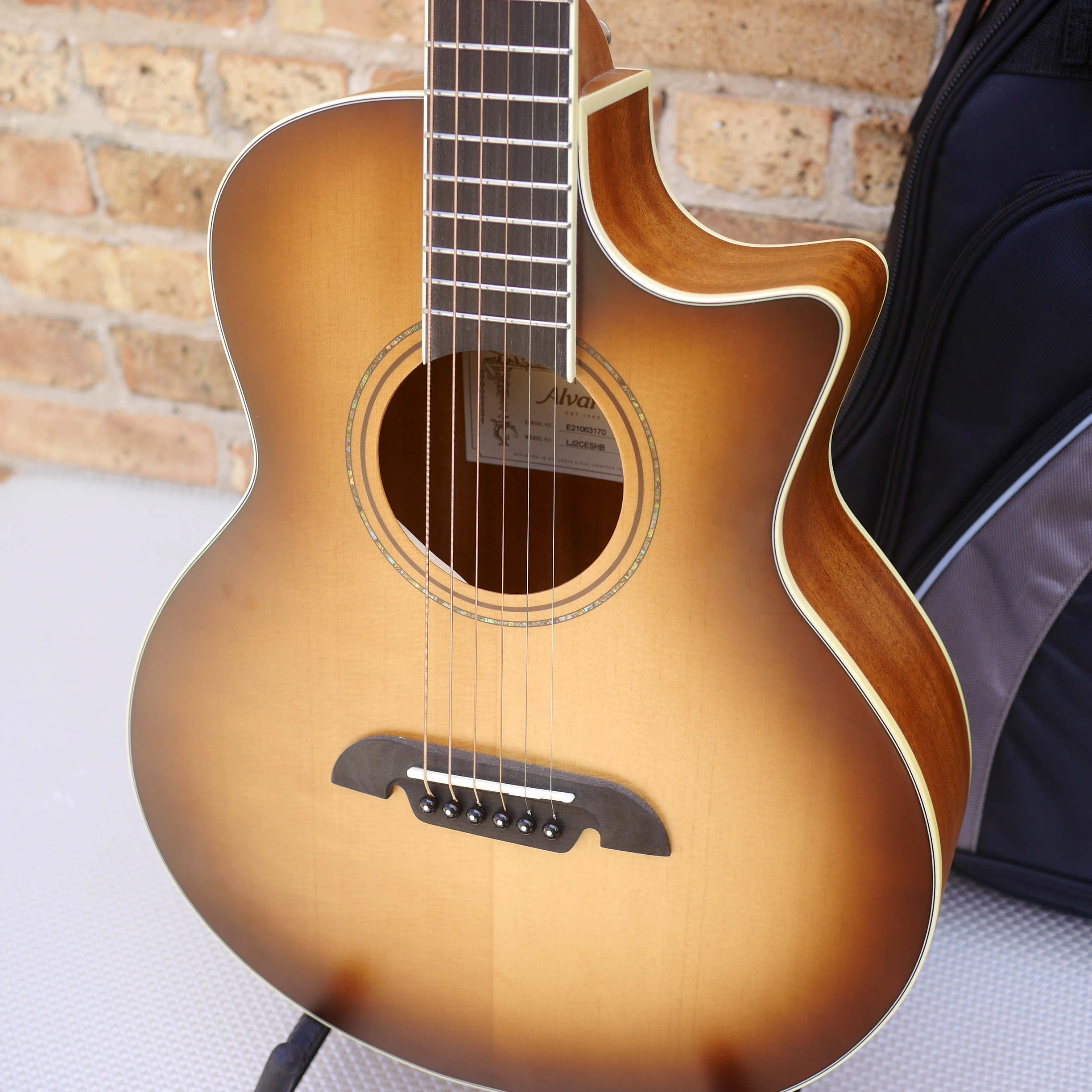 Alvarez Artist Little Jumbo Travel Guitar w/deluxe Gig Bag EQ & tuner Shadowburst