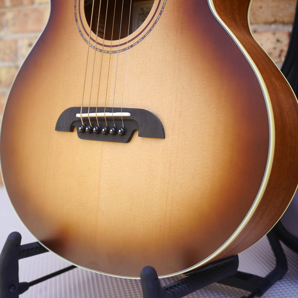 Alvarez Artist Little Jumbo Travel Guitar w/deluxe Gig Bag EQ & tuner Shadowburst