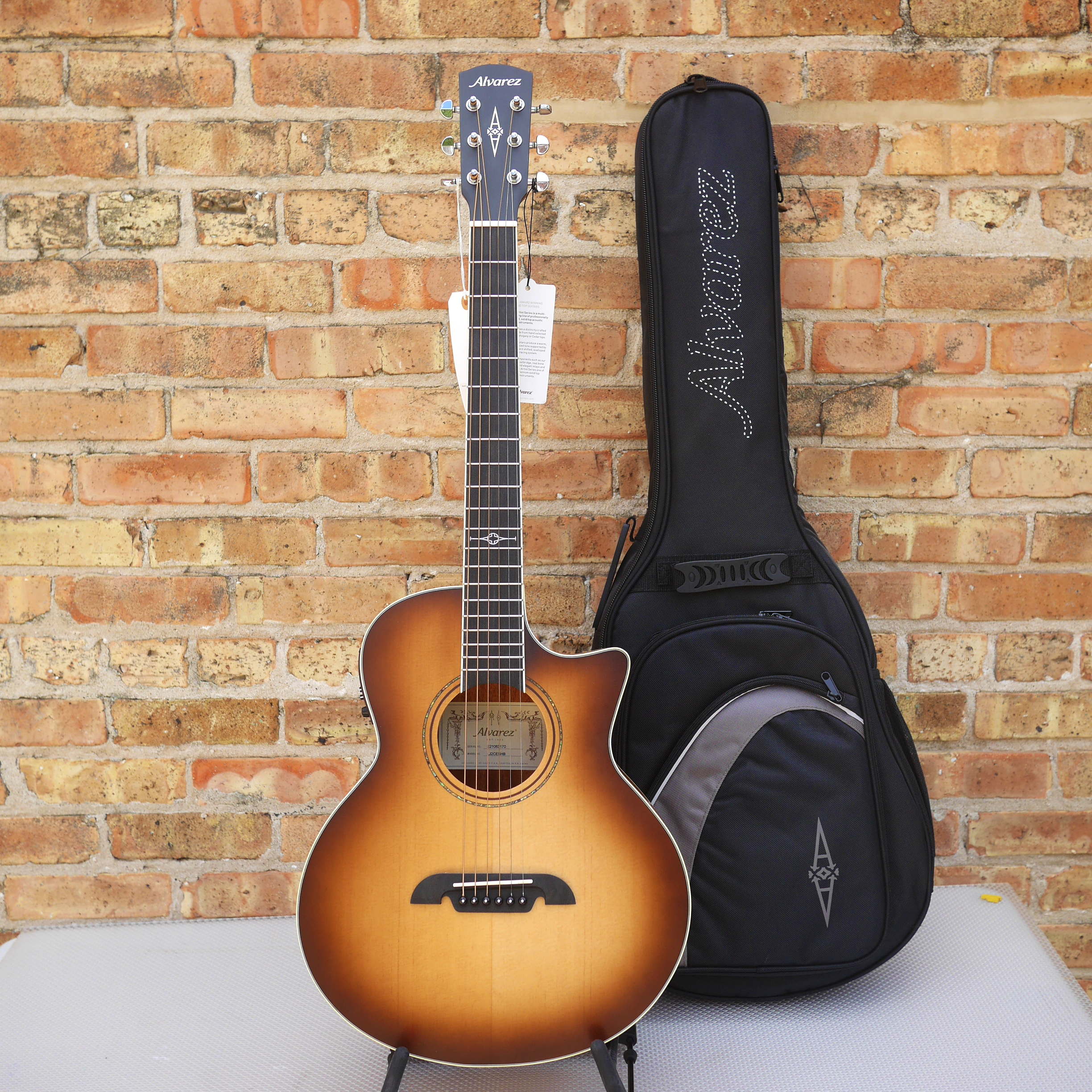 Alvarez Artist Little Jumbo Travel Guitar w/deluxe Gig Bag EQ & tuner Shadowburst