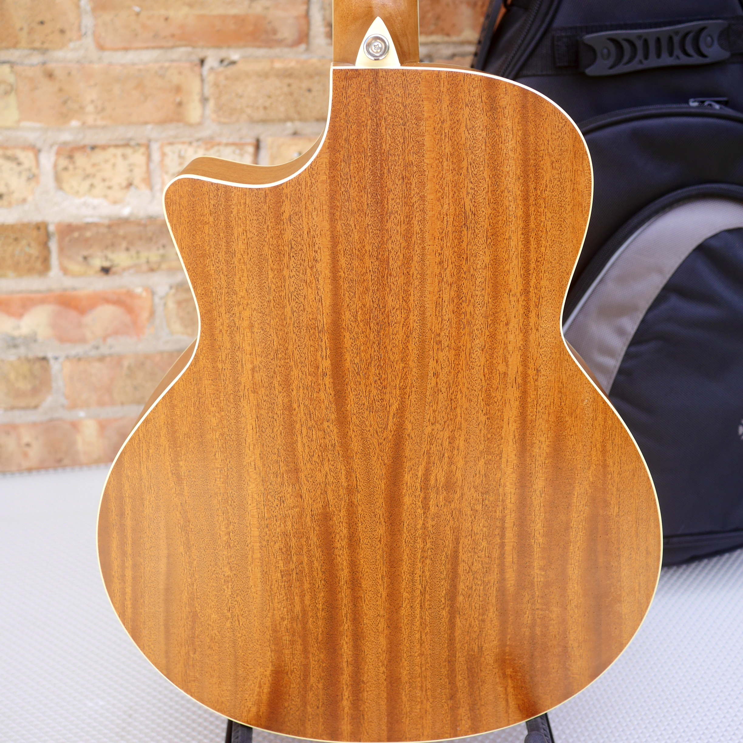 Alvarez Artist Little Jumbo Travel Guitar w/deluxe Gig Bag EQ & tuner Shadowburst