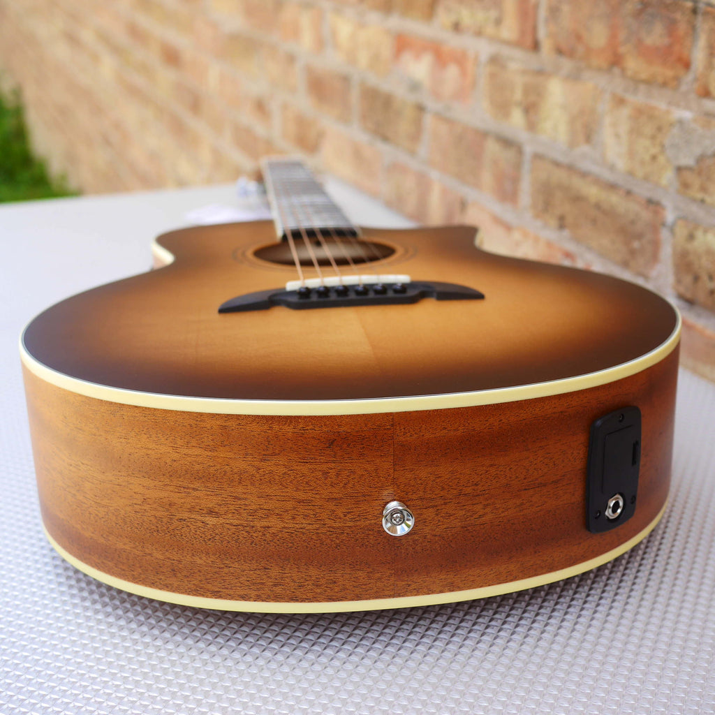 Alvarez Artist Little Jumbo Travel Guitar w/deluxe Gig Bag EQ & tuner Shadowburst
