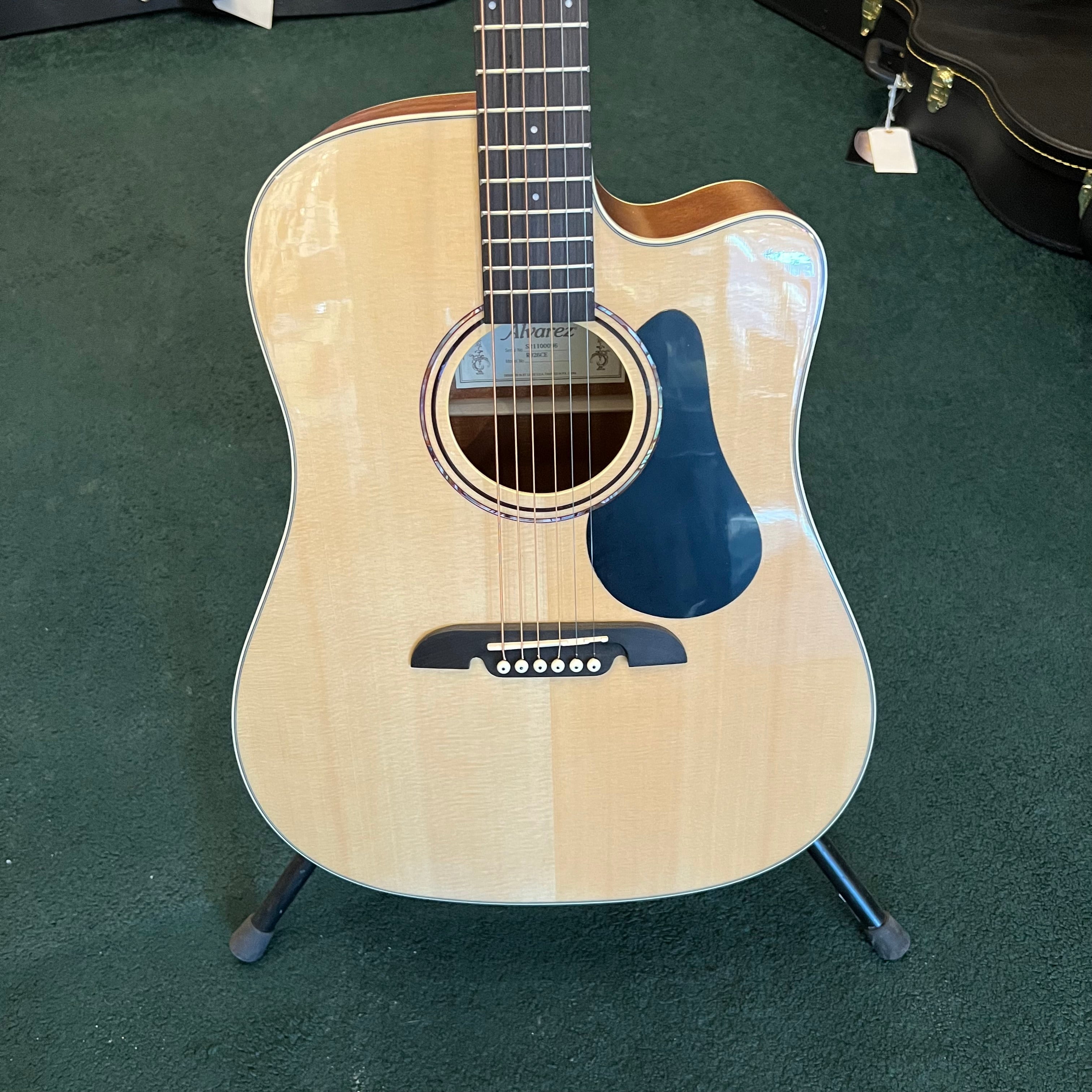 Alvarez RD26CE Regent Acoustic Electric Cutaway Guitar