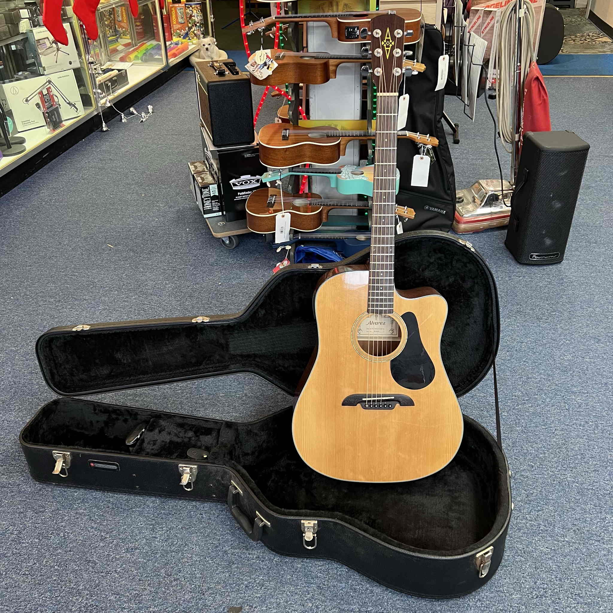 Alvarez RD8C Acoustic-Electric Guitar Natural w/HSC (used)