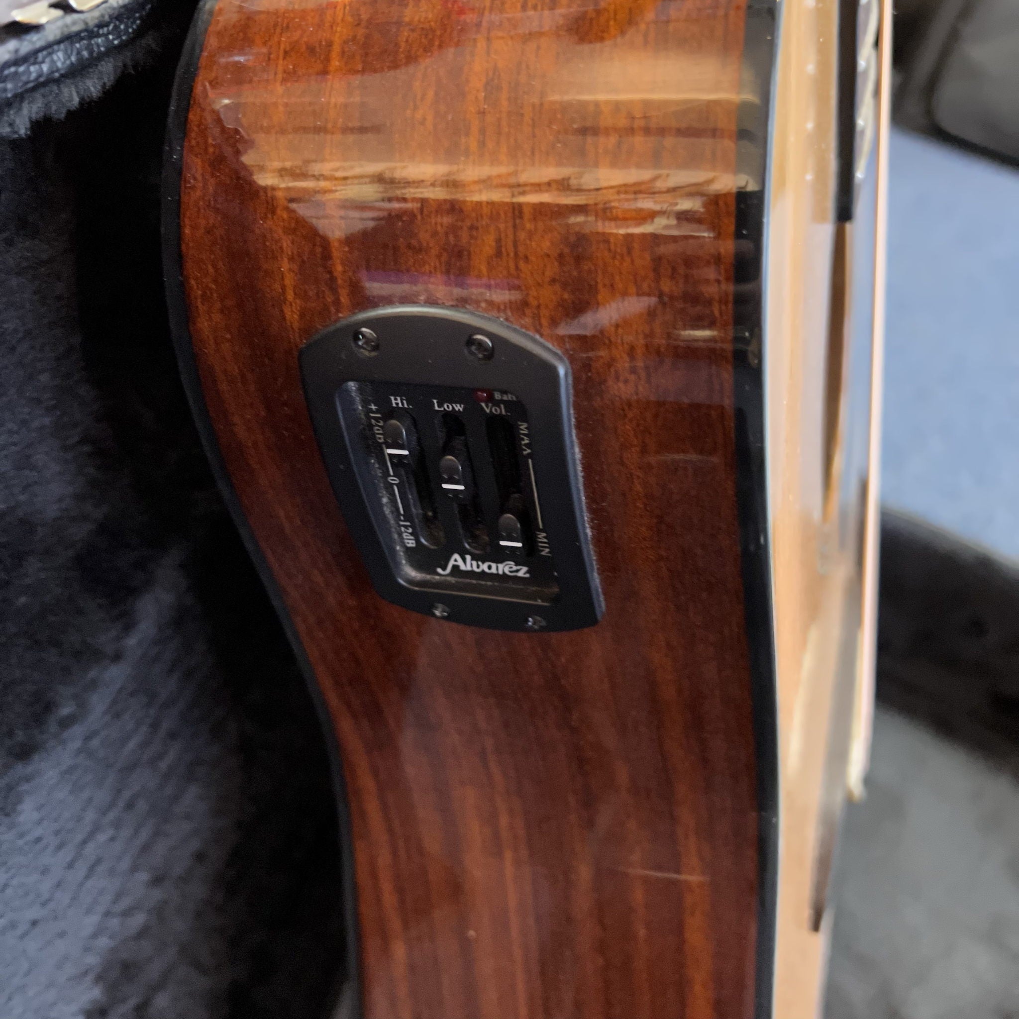 Alvarez RD8C Acoustic-Electric Guitar Natural w/HSC (used)