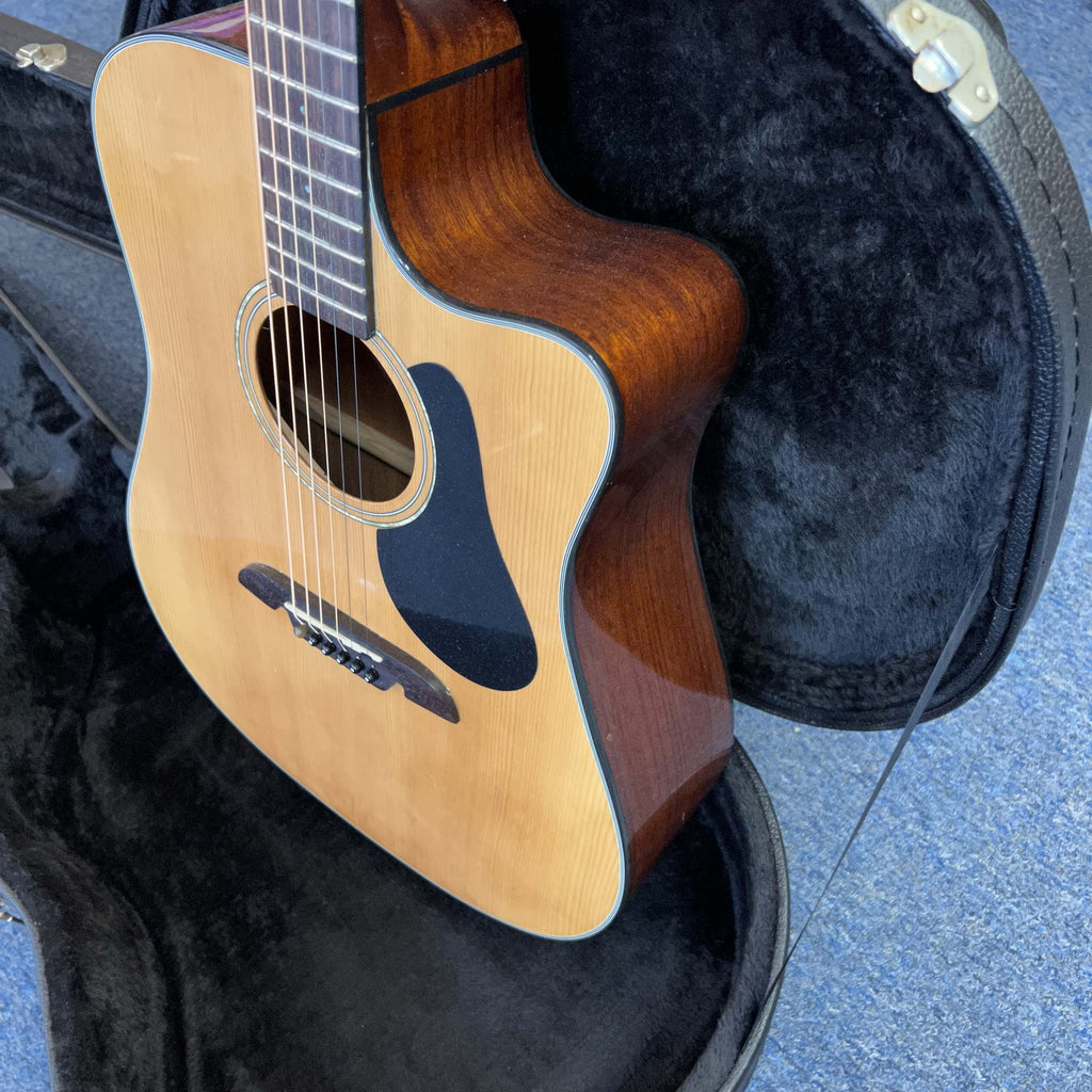 Alvarez RD8C Acoustic-Electric Guitar Natural w/HSC (used)