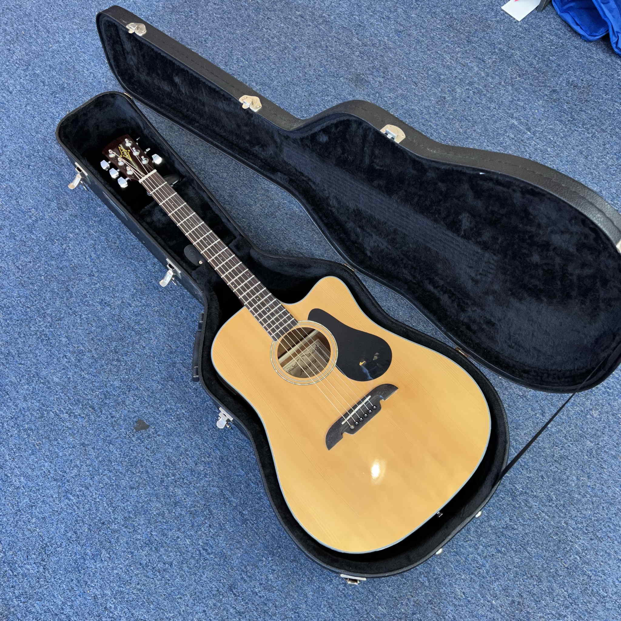 Alvarez RD8C Acoustic-Electric Guitar Natural w/HSC (used)
