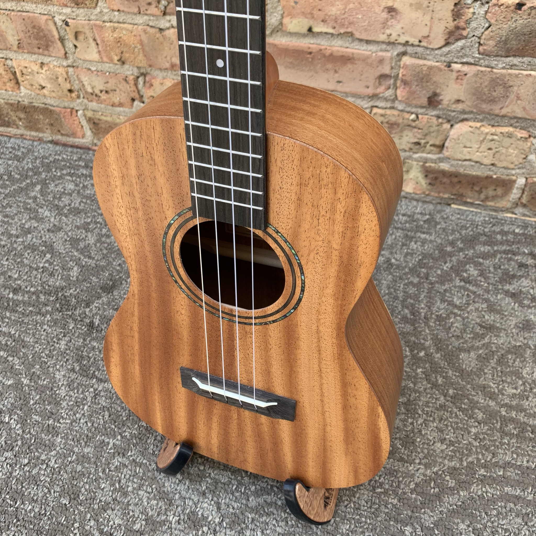 Alvarez Regent Baritone Ukulele Mahogany Satin