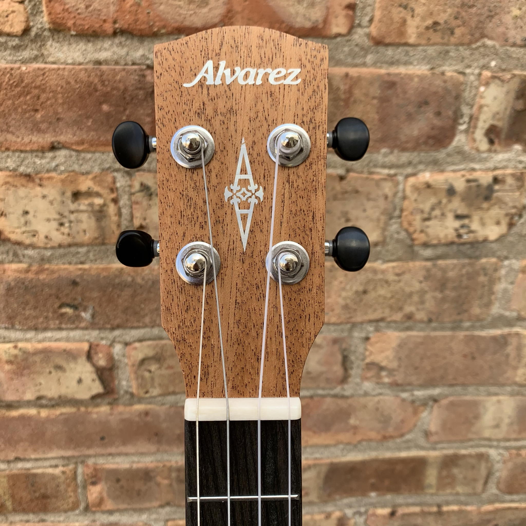 Alvarez Regent Baritone Ukulele Mahogany Satin