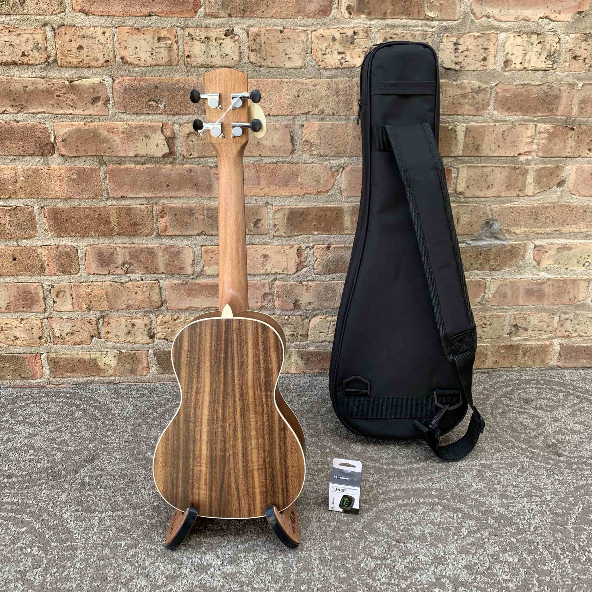 Alvarez Regent Concert Ukulele Pack w/Tuner and Gig bag Acacia