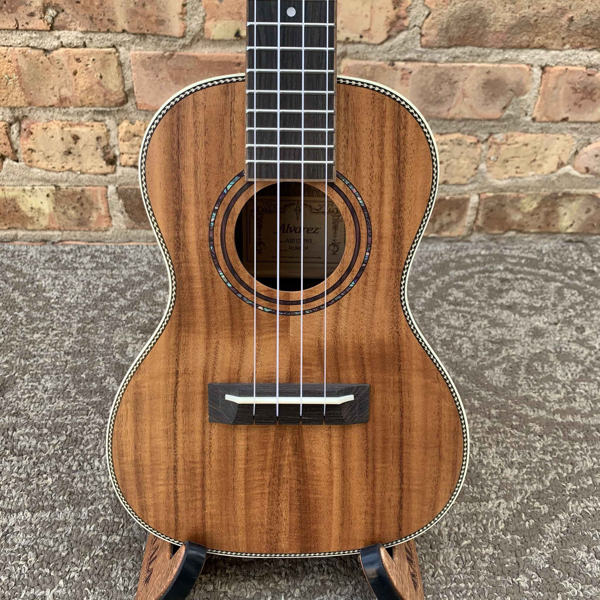 Alvarez Regent Concert Ukulele Pack w/Tuner and Gig bag Acacia