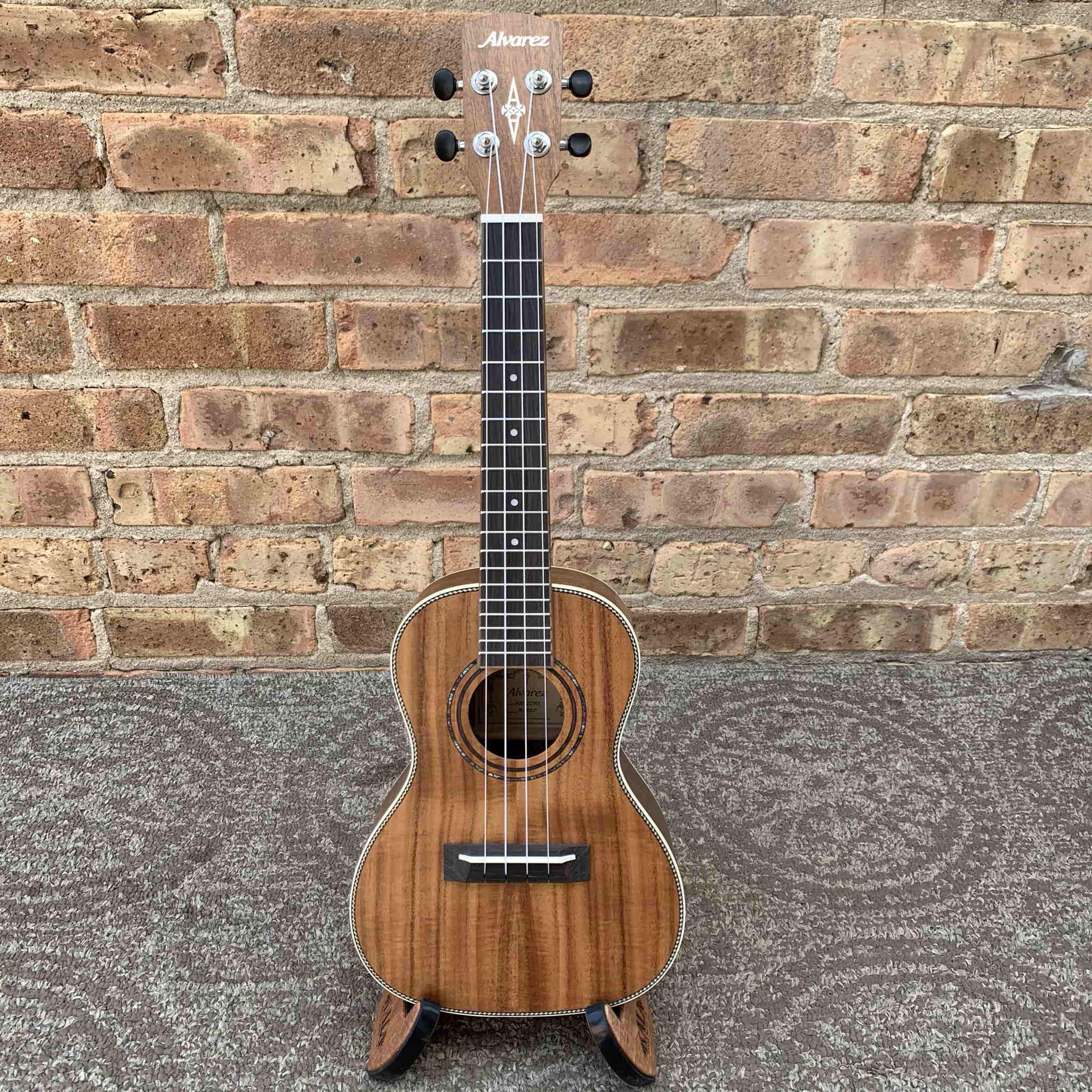 Alvarez Regent Concert Ukulele Pack w/Tuner and Gig bag Acacia