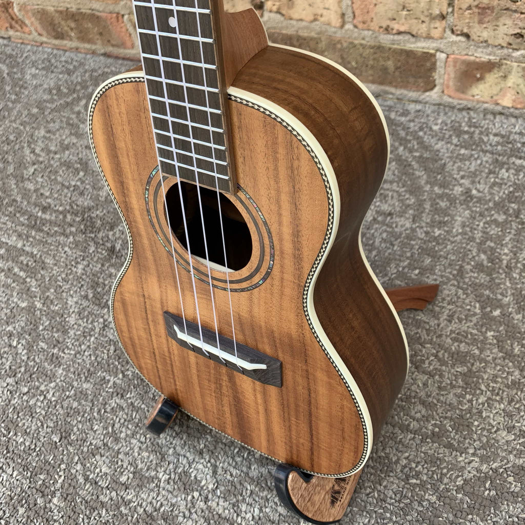 Alvarez Regent Concert Ukulele Pack w/Tuner and Gig bag Acacia