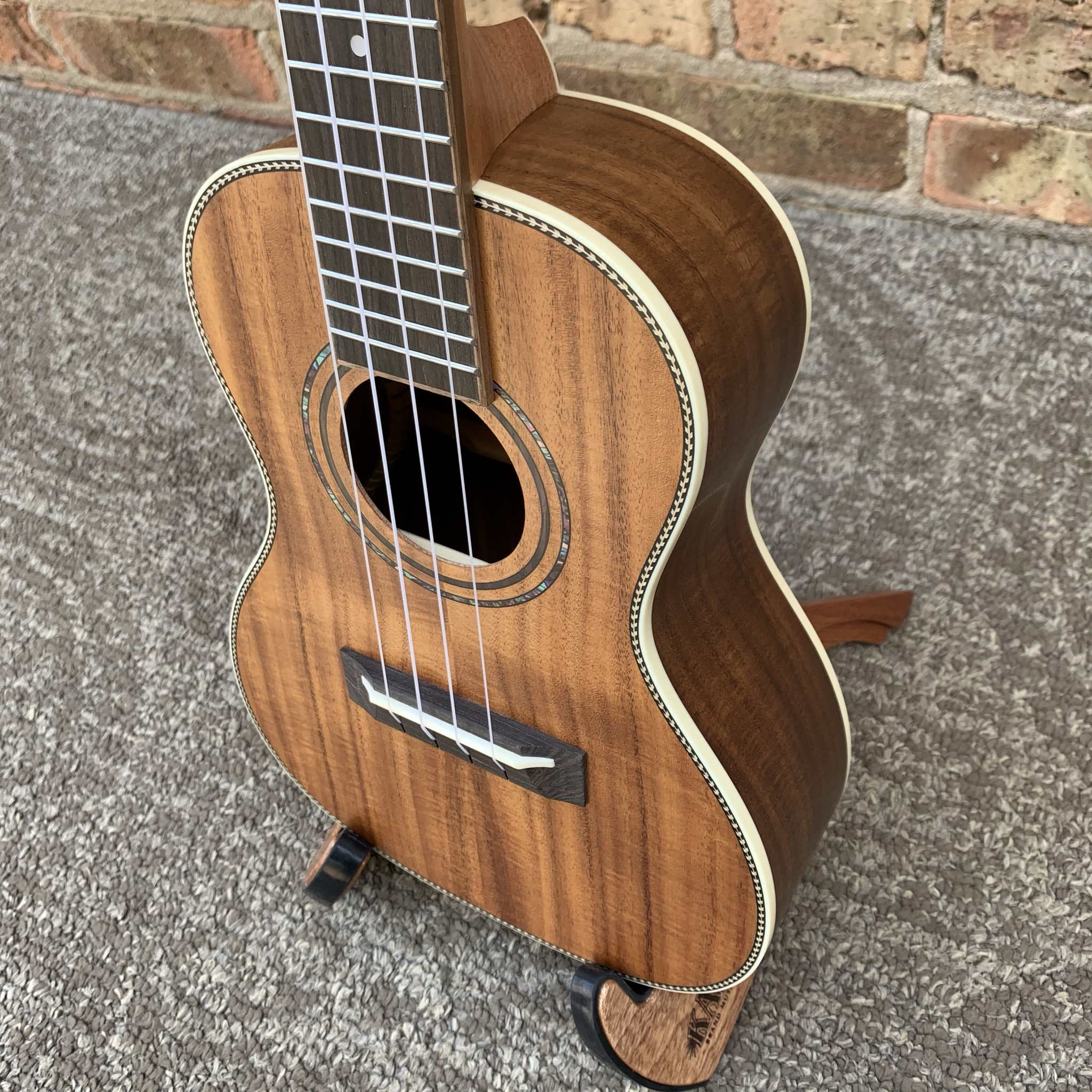 Alvarez Regent Concert Ukulele Pack w/Tuner and Gig bag Acacia