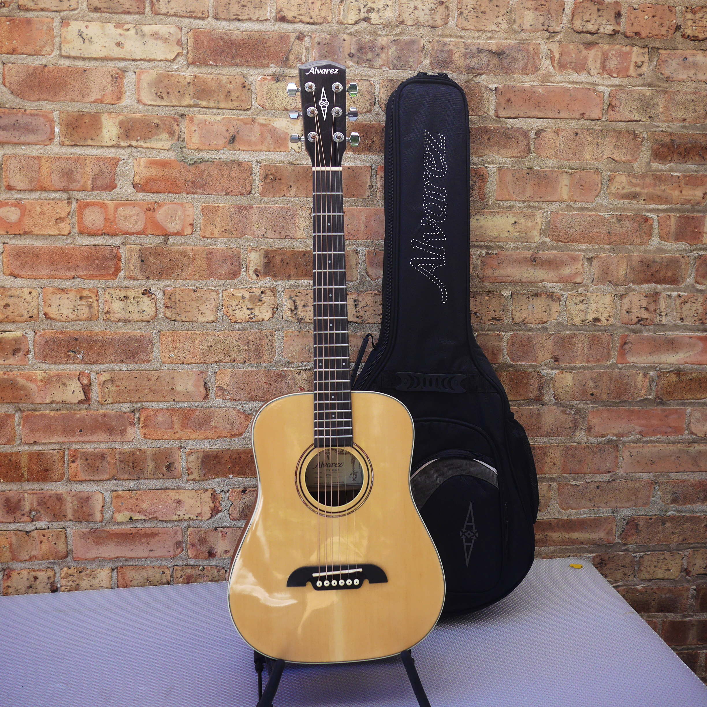 Alvarez Regent Travel Sized Dreadnought w/Deluxe Gig bag