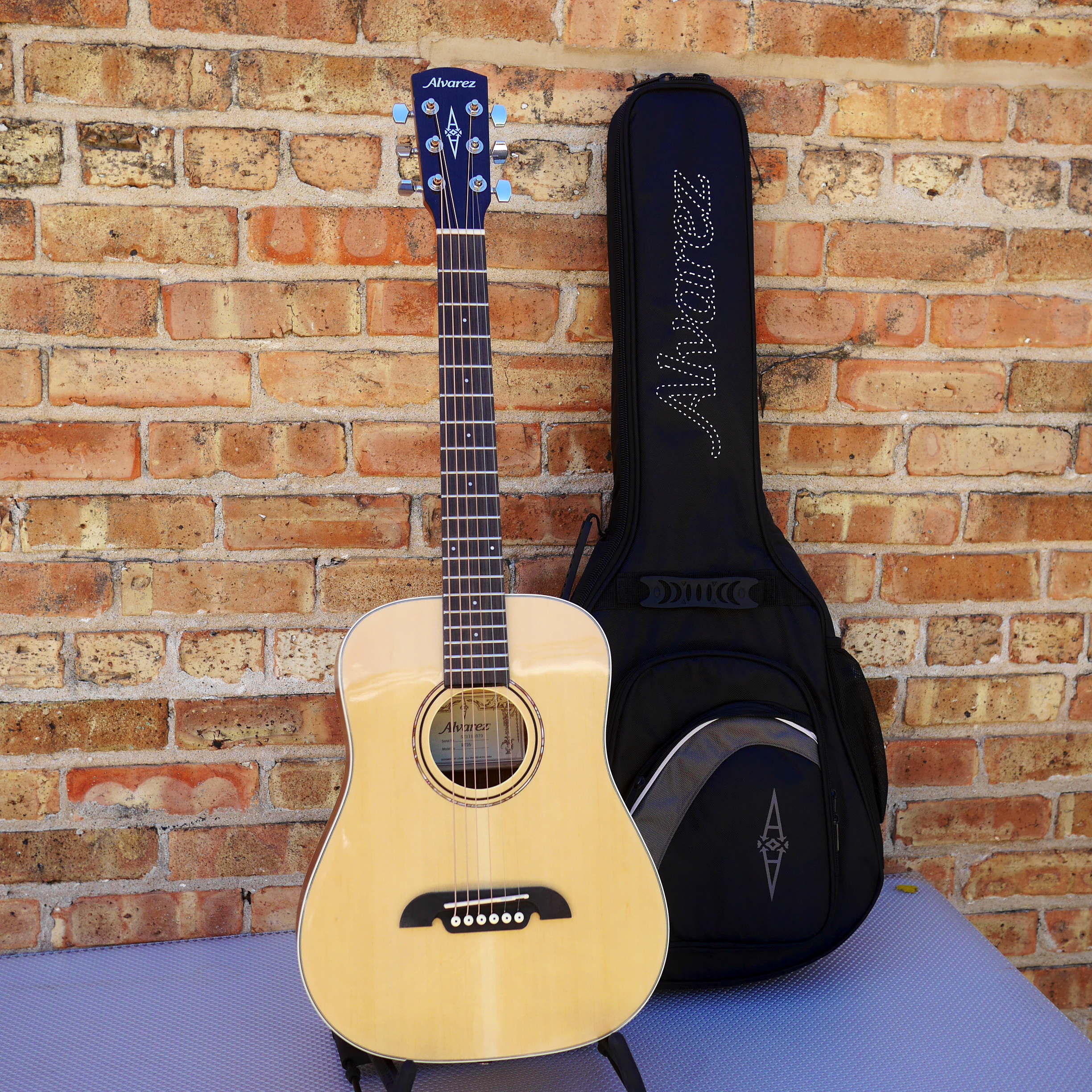 Alvarez Regent Travel Sized Dreadnought w/Deluxe Gig bag