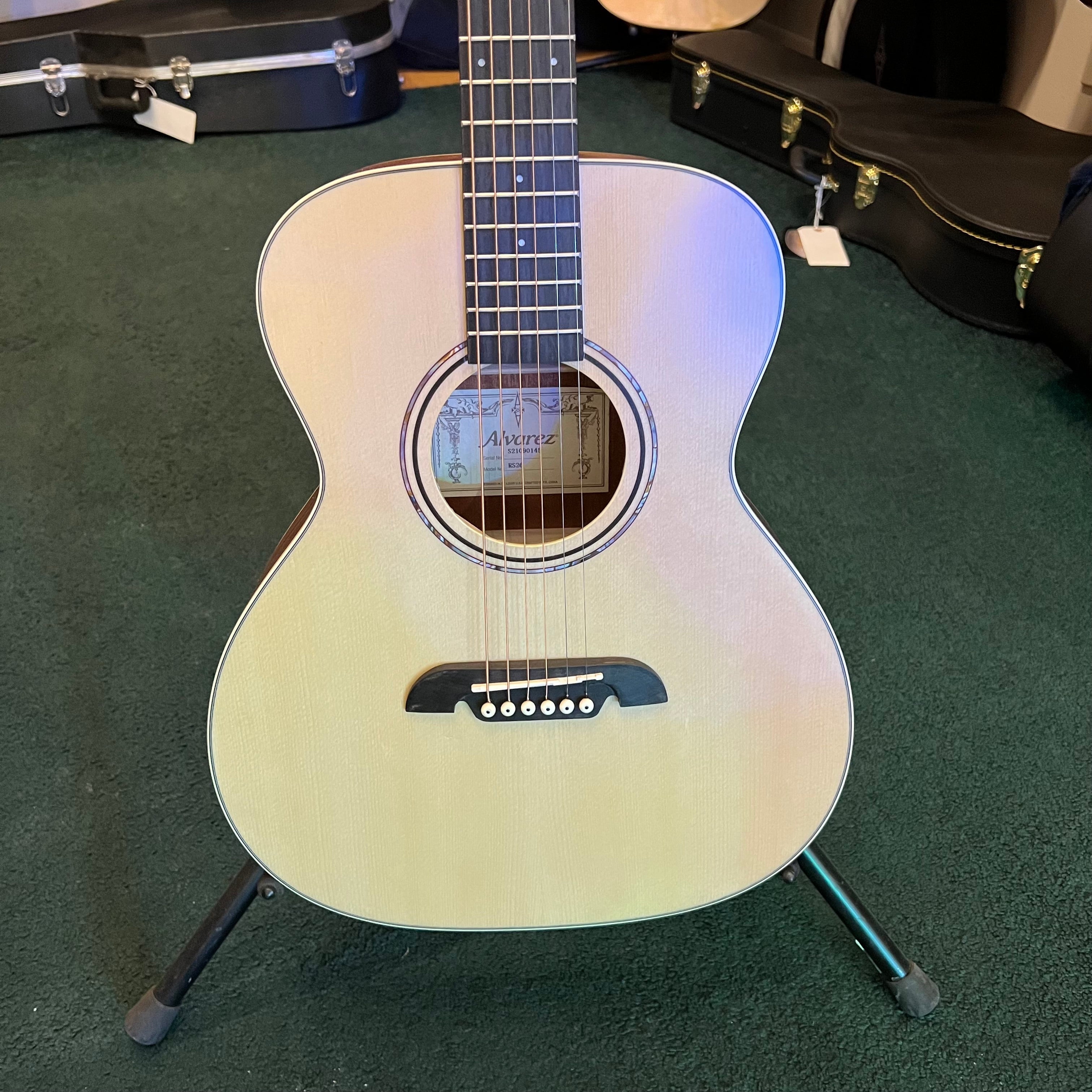 Alvarez RS26 Short Scale Steel String Guitar w/bag