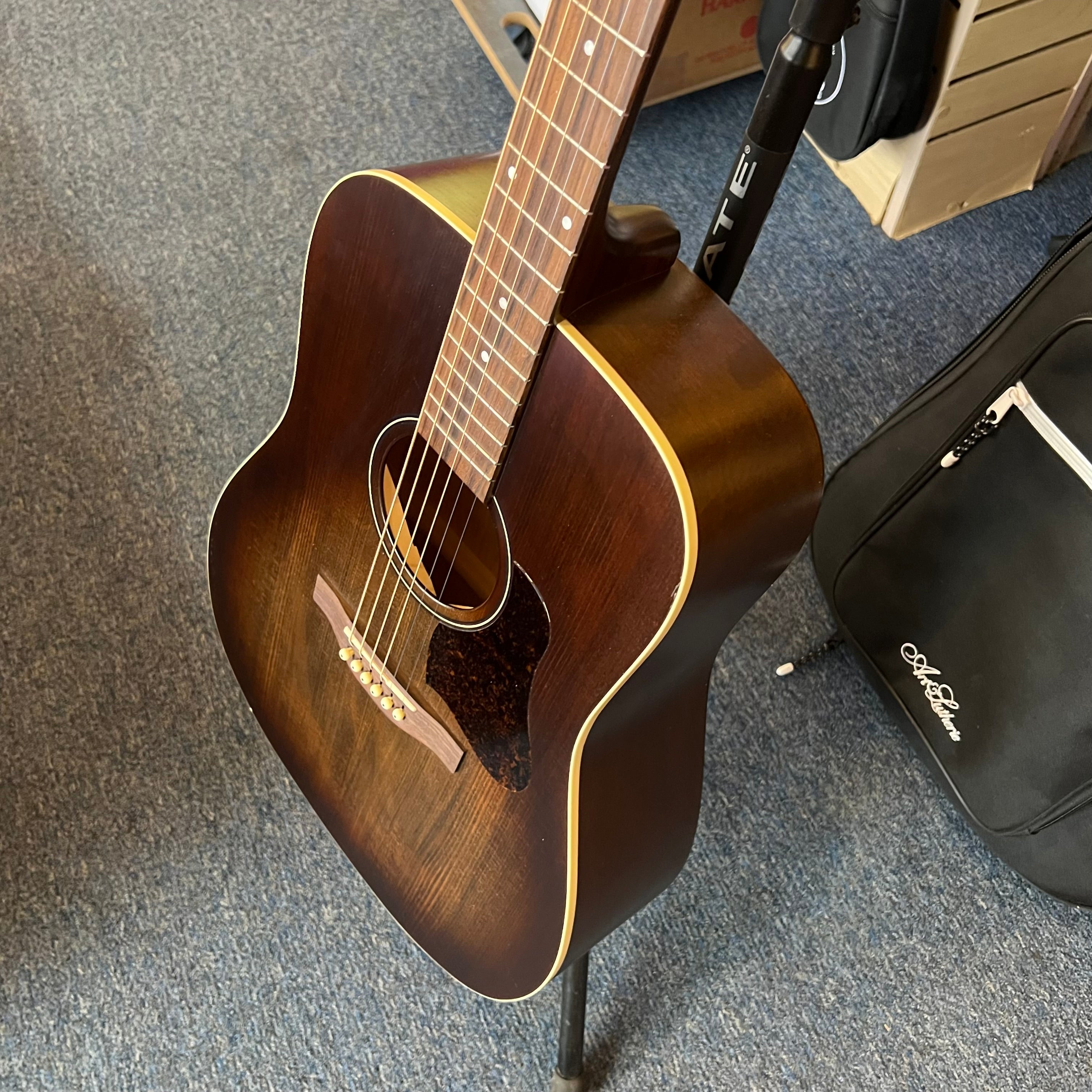 Arts & Lutherie Acoustic Guitar American Bourbon Burst w/Bag