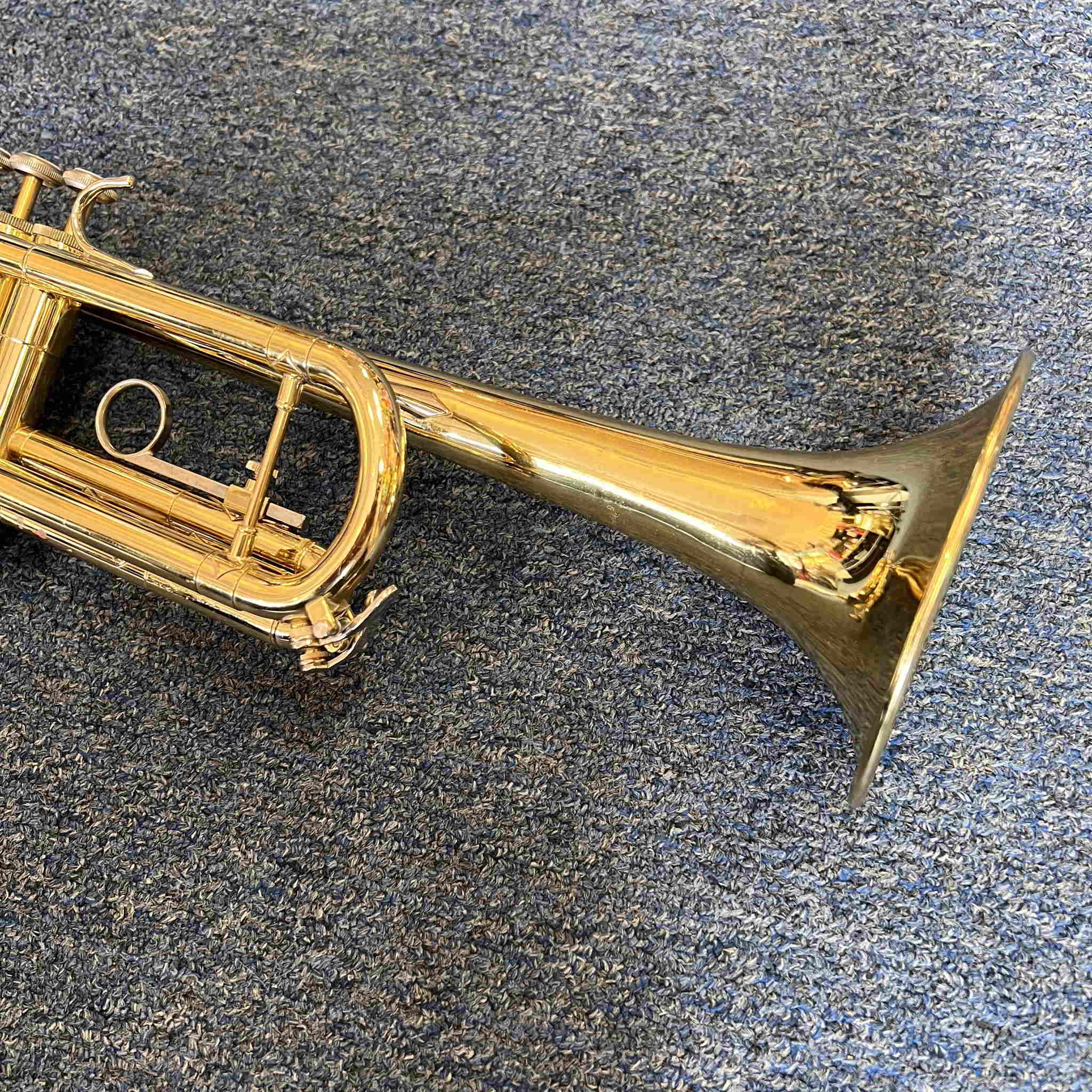 Bach TR300 Trumpet 1990 brass lacquer finish (used)