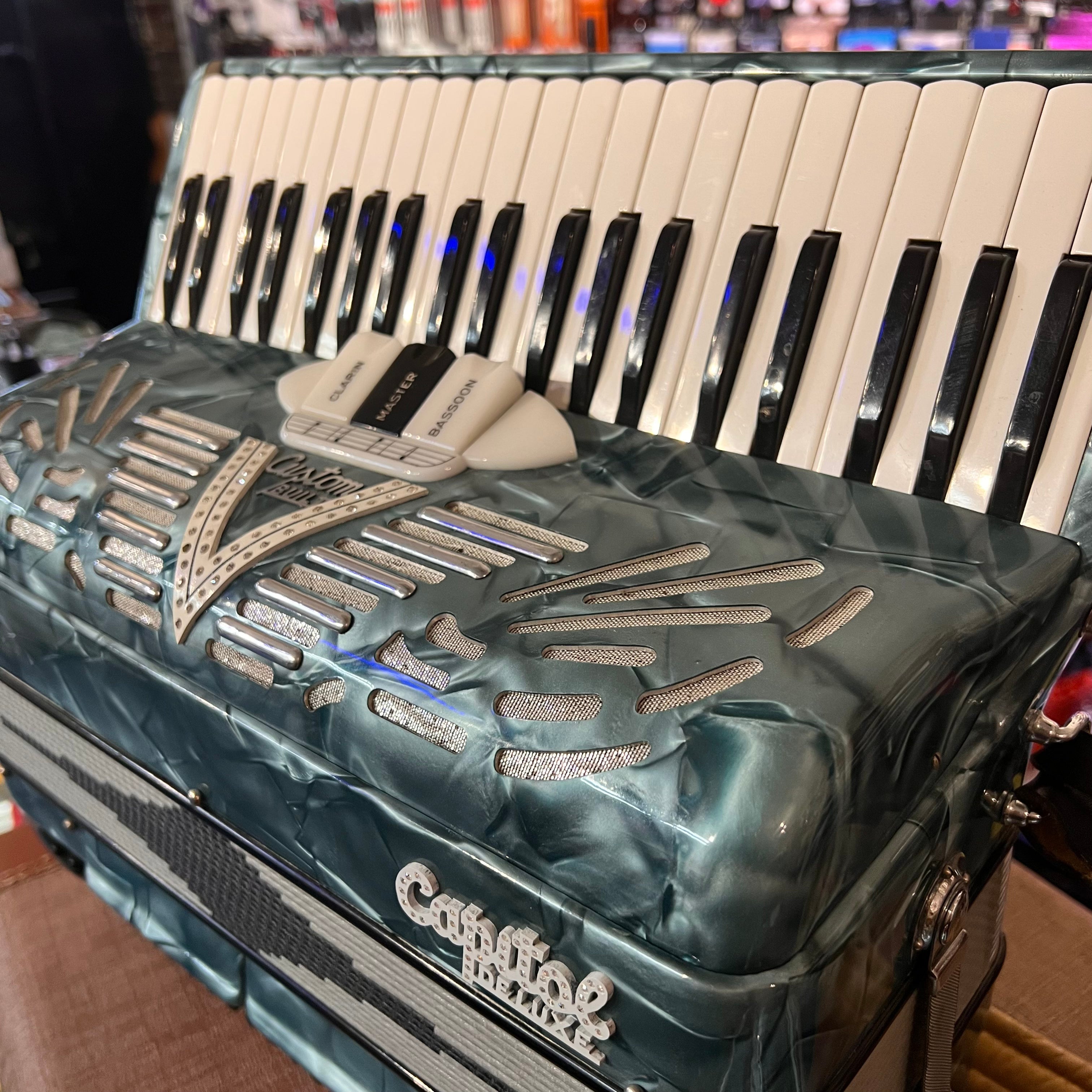 Capitol Deluxe Piano Accordion Model C30 Blue & White Italy (used)
