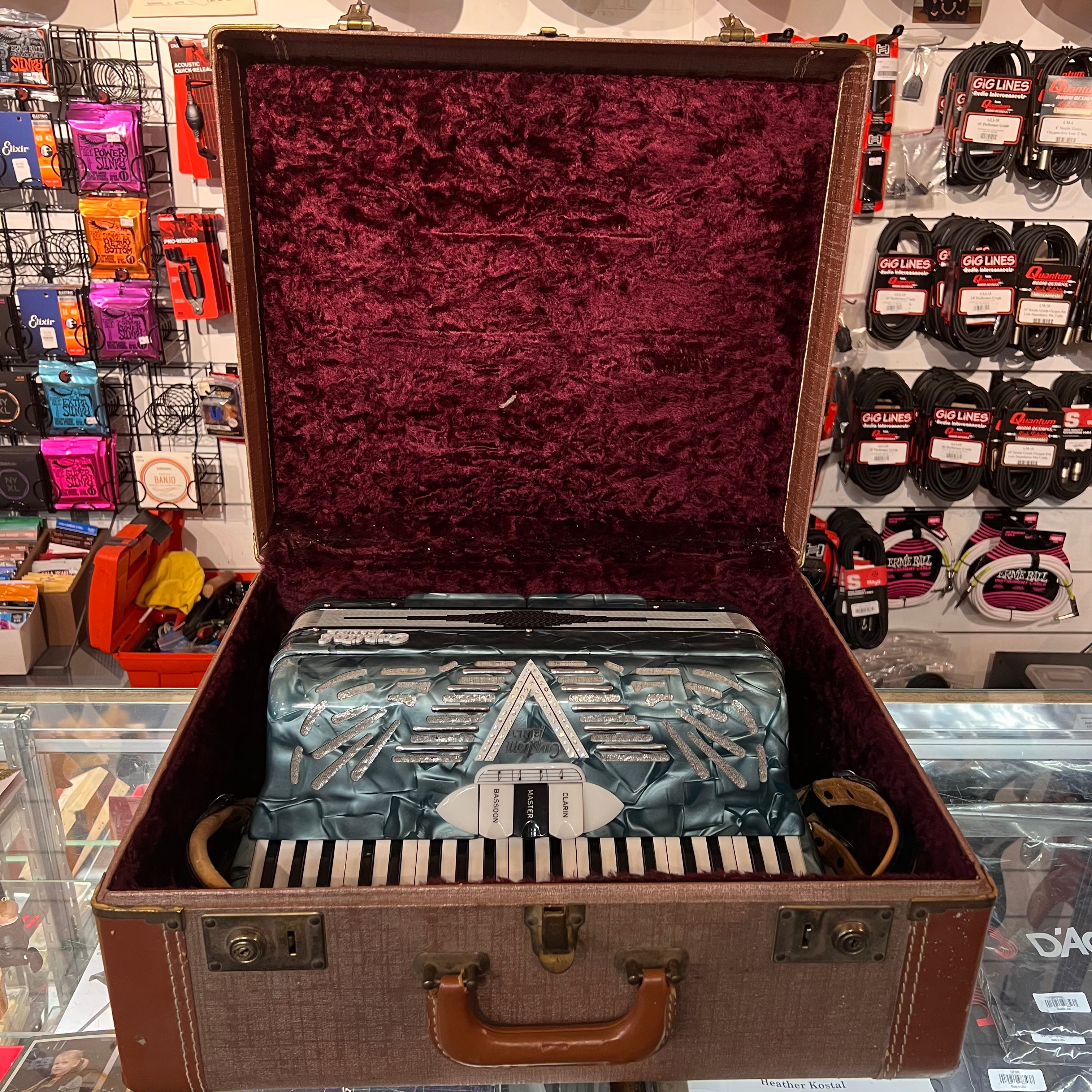 Capitol Deluxe Piano Accordion Model C30 Blue & White Italy (used)