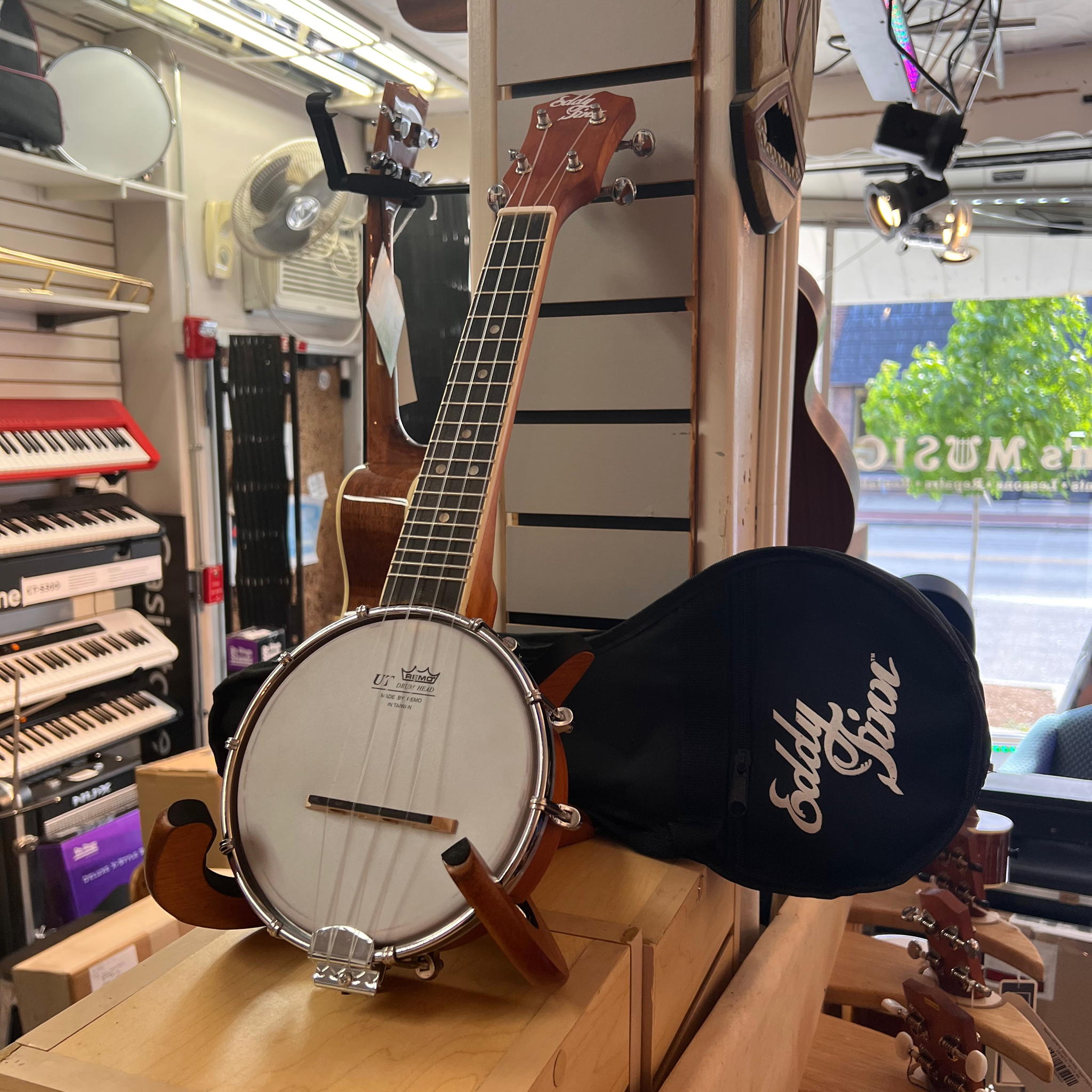 Eddy Finn Banjo Ukulele W/bag
