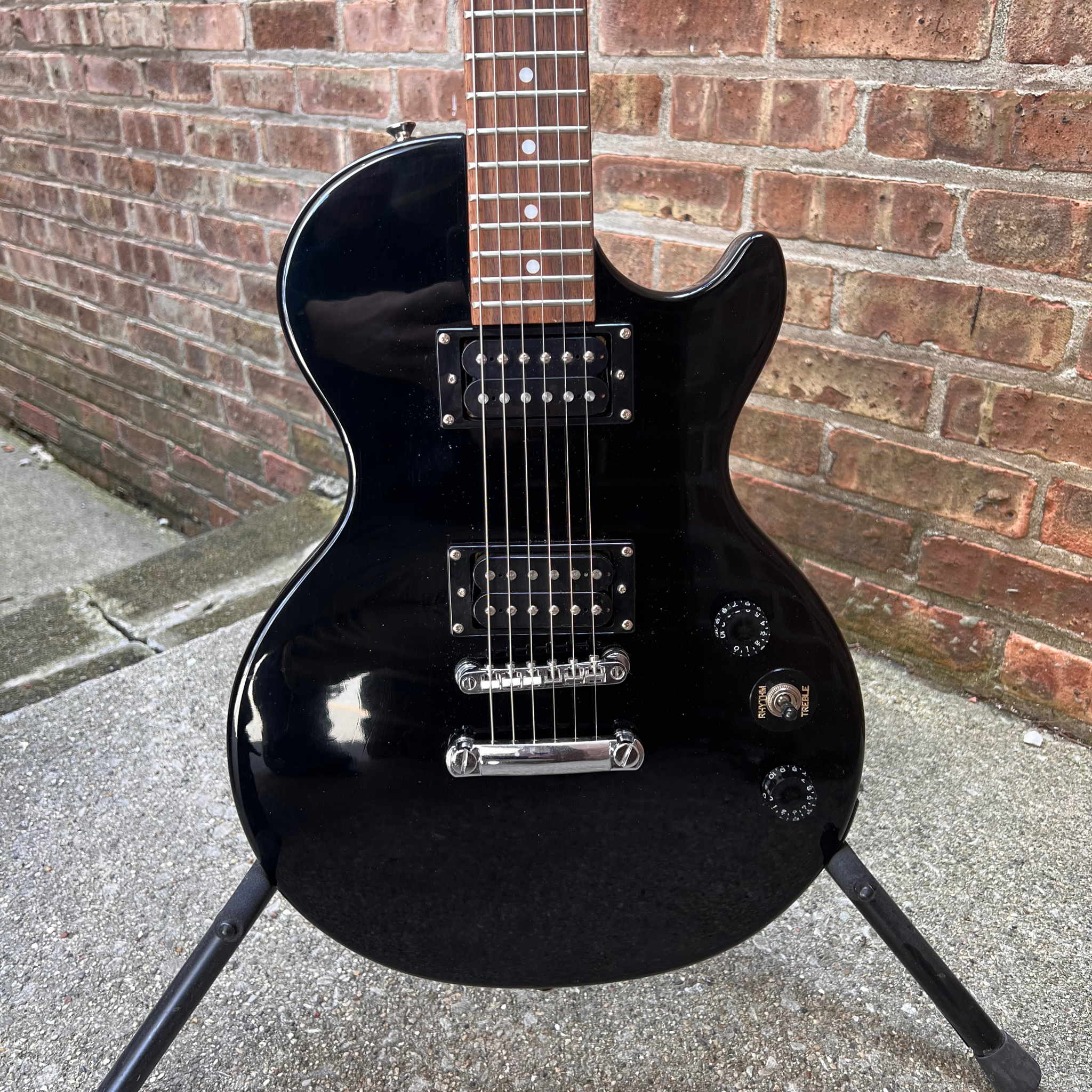 Epiphone Special II Electric Guitar Gloss Black w/case (used)
