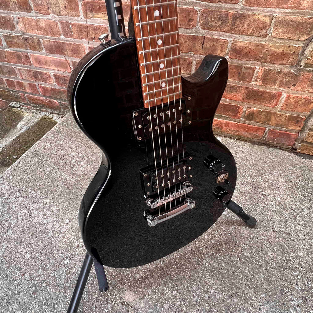Epiphone Special II Electric Guitar Gloss Black w/case (used)