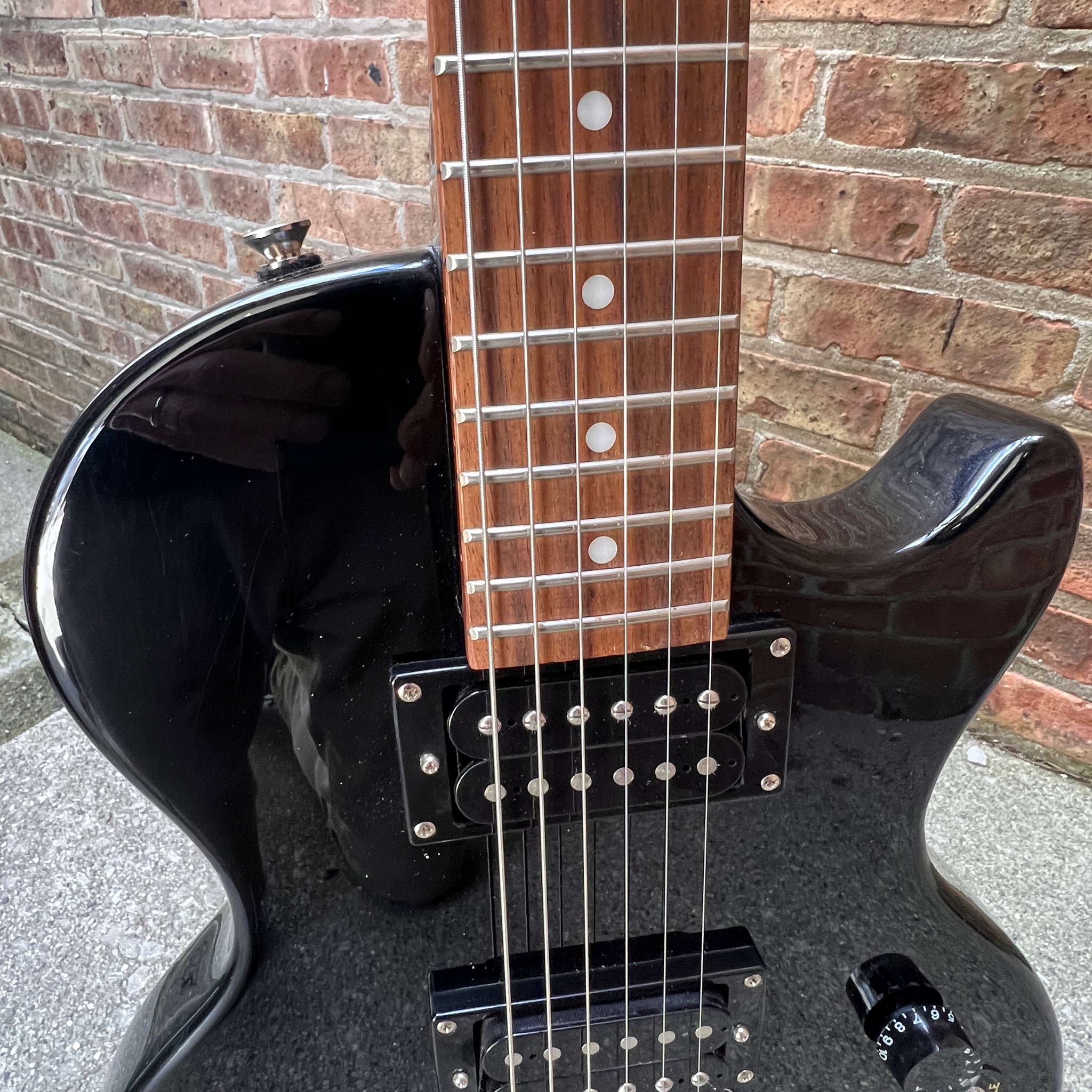 Epiphone Special II Electric Guitar Gloss Black w/case (used)