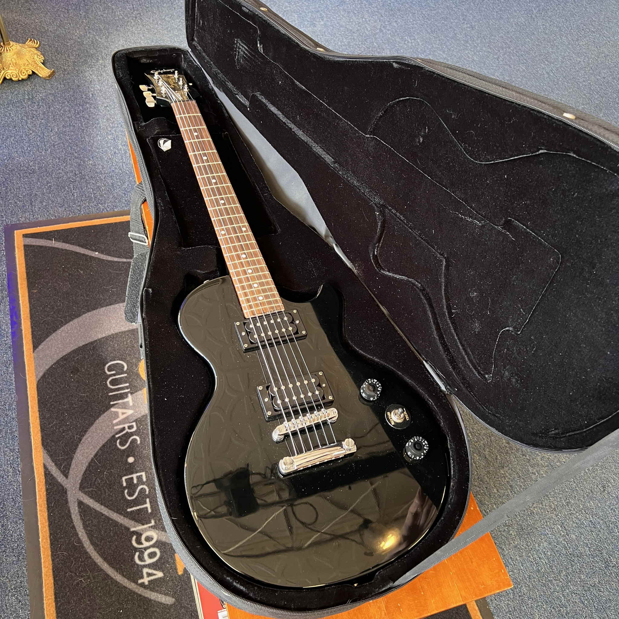 Epiphone Special II Electric Guitar Gloss Black w/case (used)