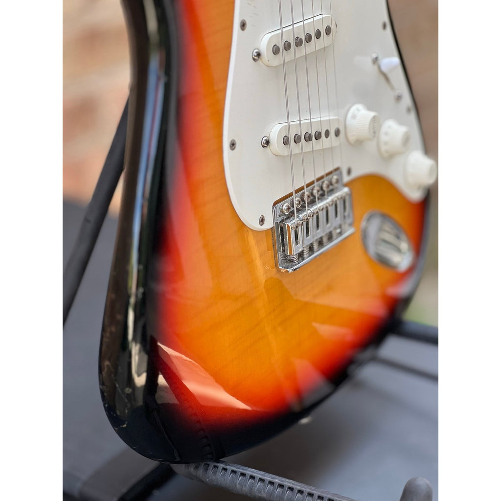 Fender "Squier Series" Standard Stratocaster Sunburst Korea Used Fender "Squier Series" Standard