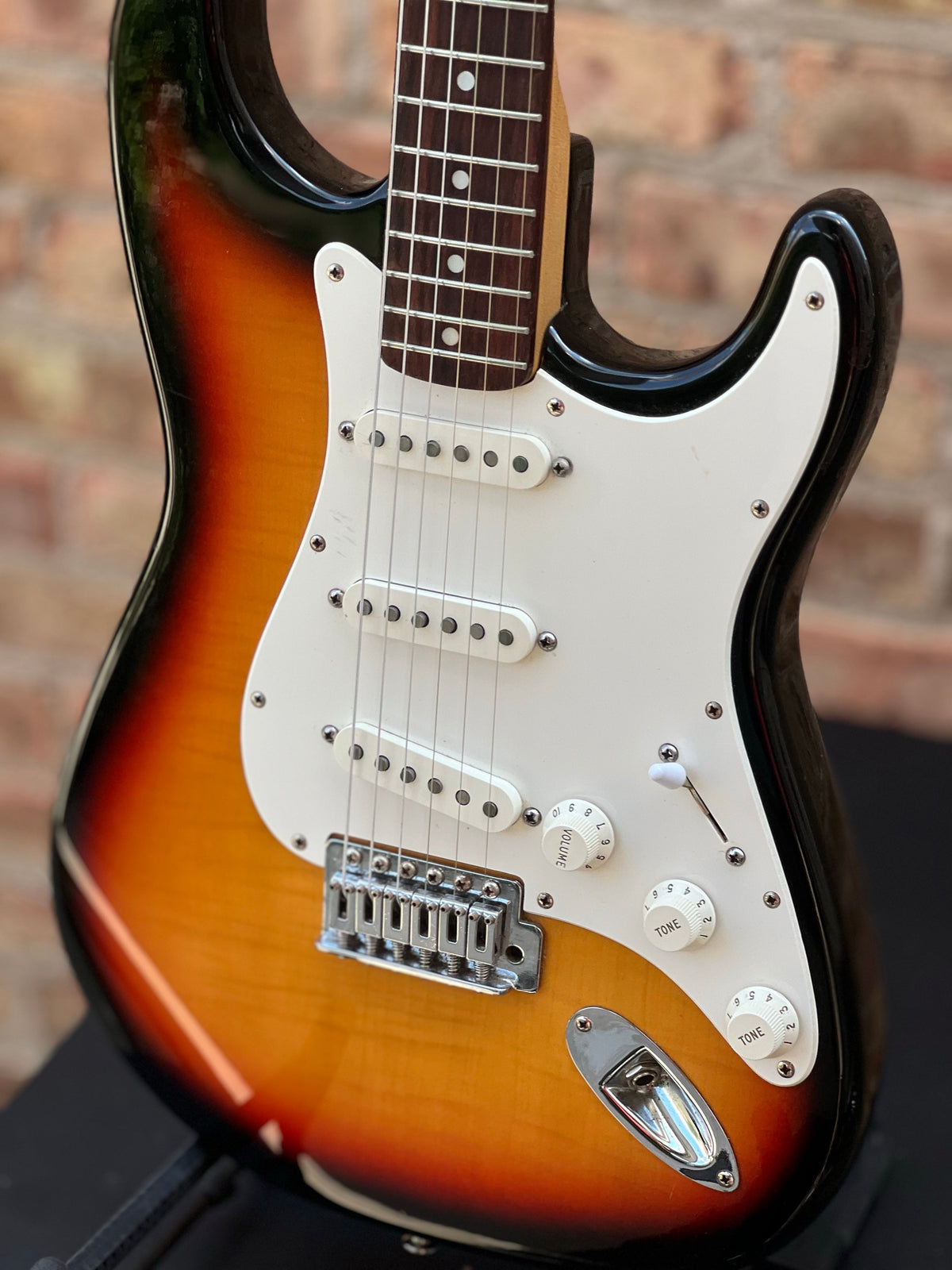 Fender "Squier Series" Standard Stratocaster Sunburst Korea Used Fender "Squier Series" Standard