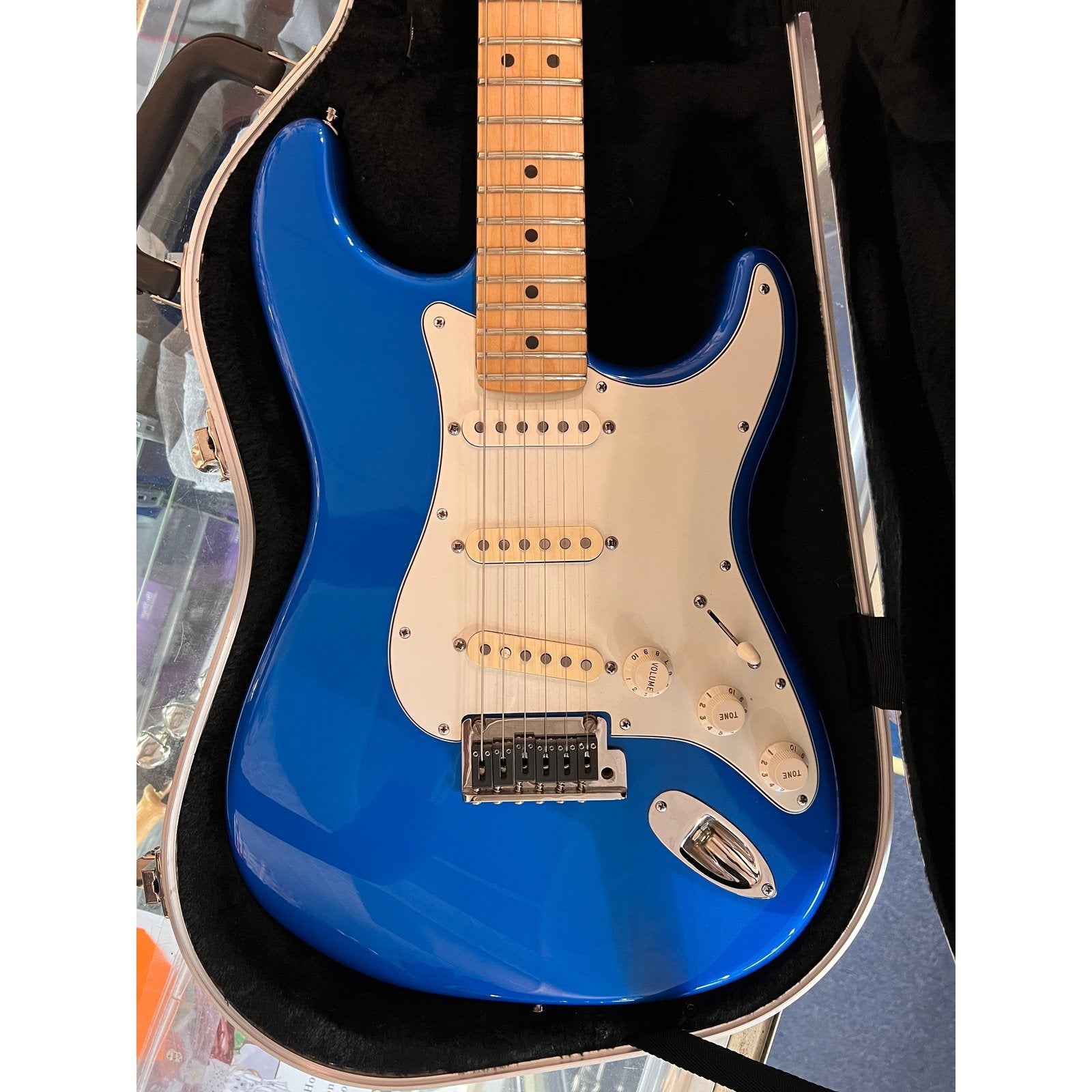 Fender American Standard Stratocaster Maple Fretboard 1996 - 1997 Metallic Blue Excellent w/case