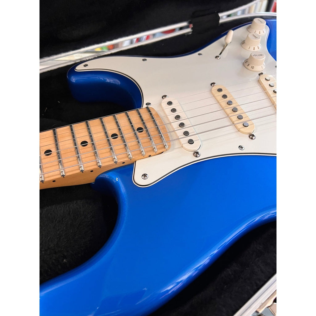 Fender American Standard Stratocaster Maple Fretboard 1996 - 1997 Metallic Blue Excellent w/case