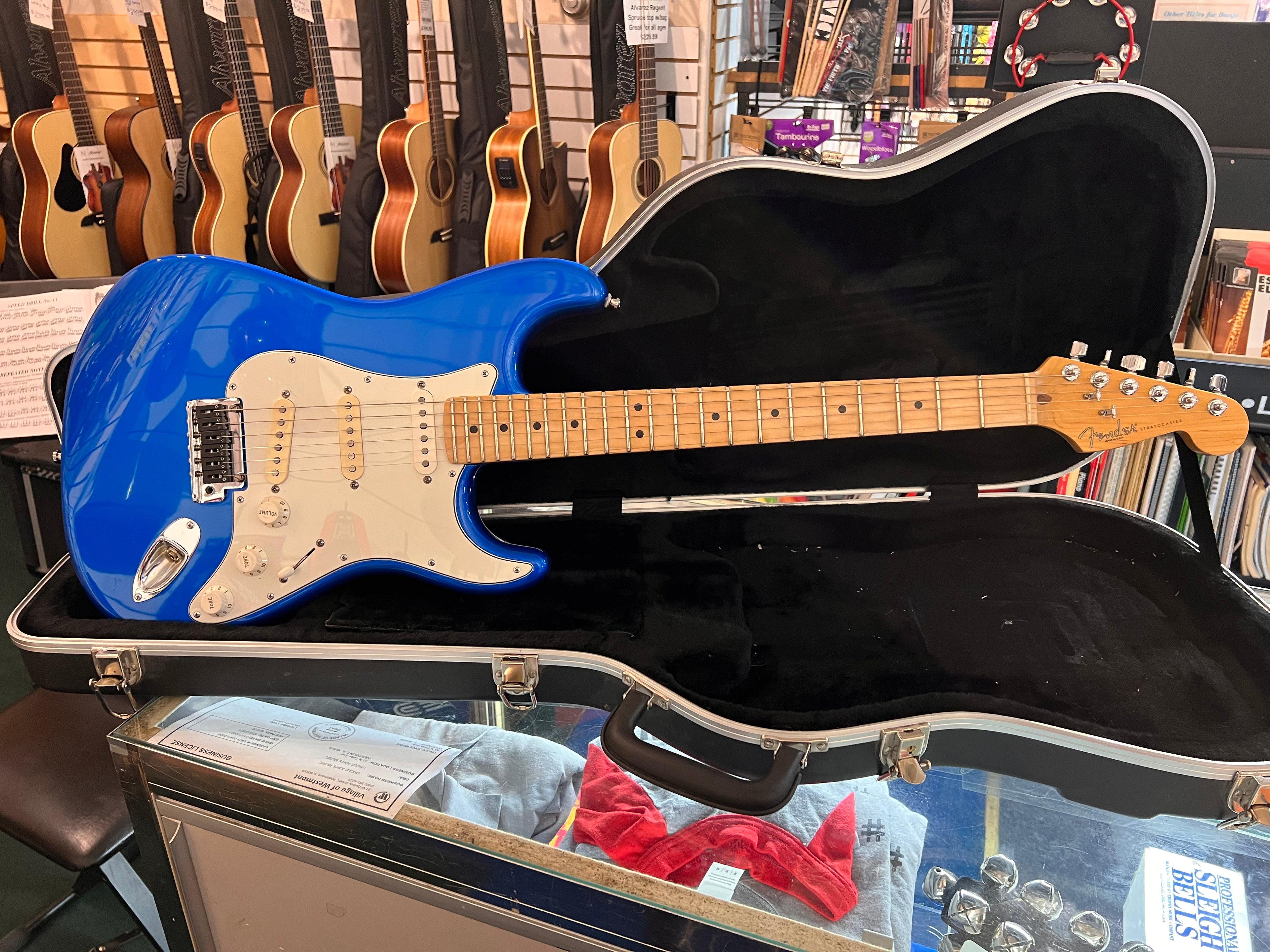 Fender American Standard Stratocaster Maple Fretboard 1996 - 1997 Metallic Blue Excellent w/case