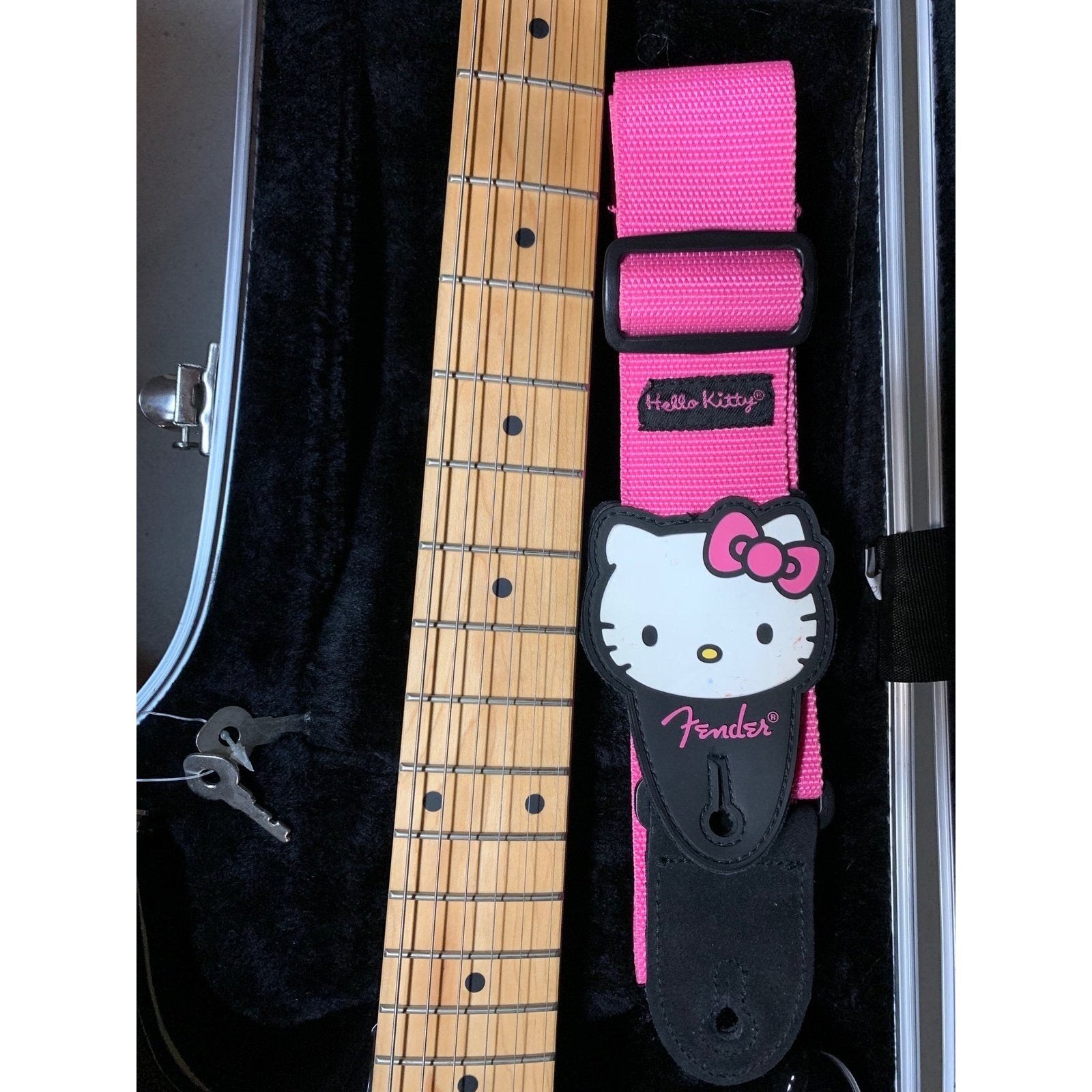 Fender Squier Hello Kitty Stratocaster Electric Guitar w/HSC and matching strap excellent (used)