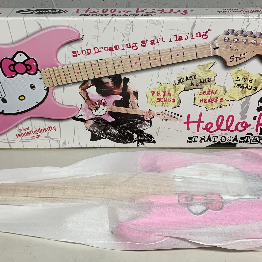 Fender Squier Hello Kitty Stratocaster w/matching gig bag strap original box Pink 2005 Rare Like